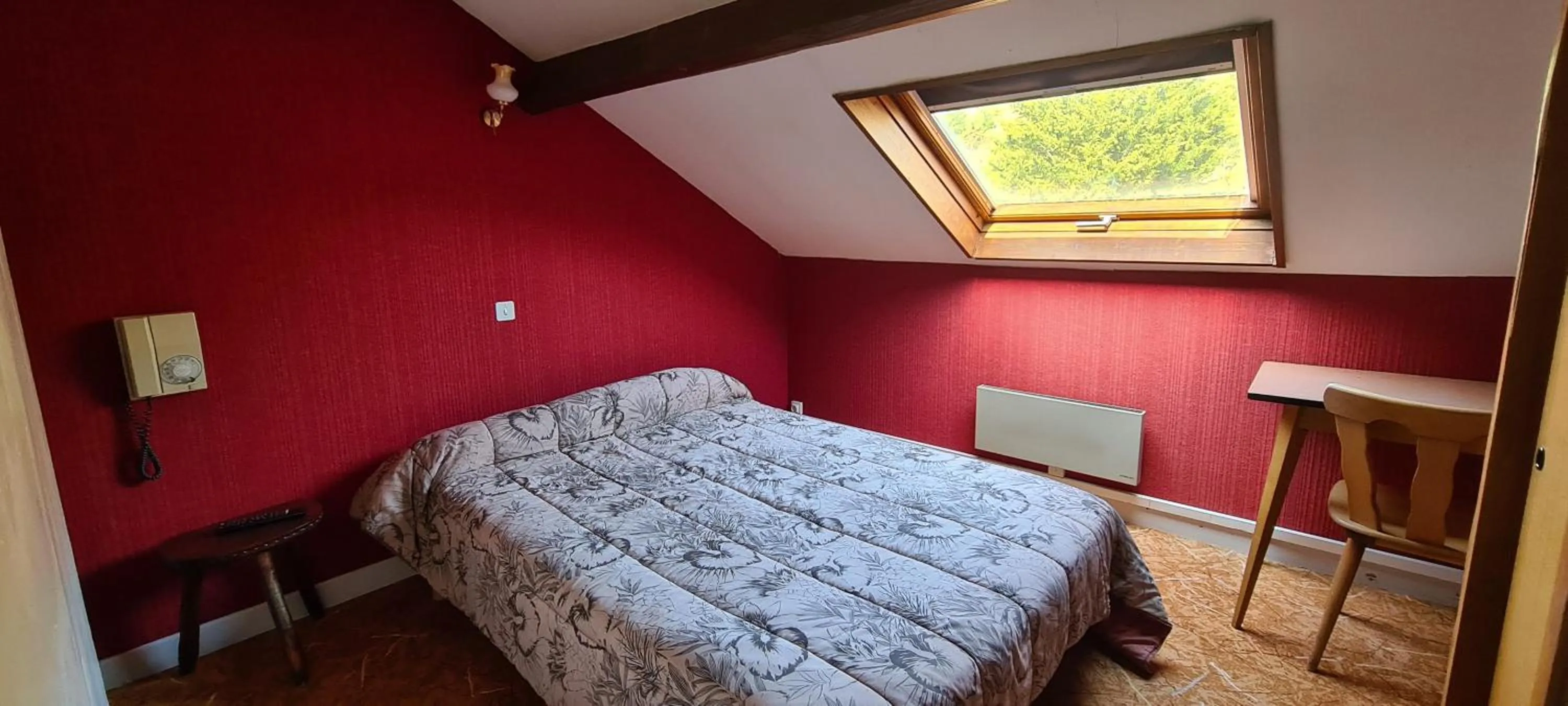 Double Room with Private Bathroom - single occupancy in Garabit Hotel