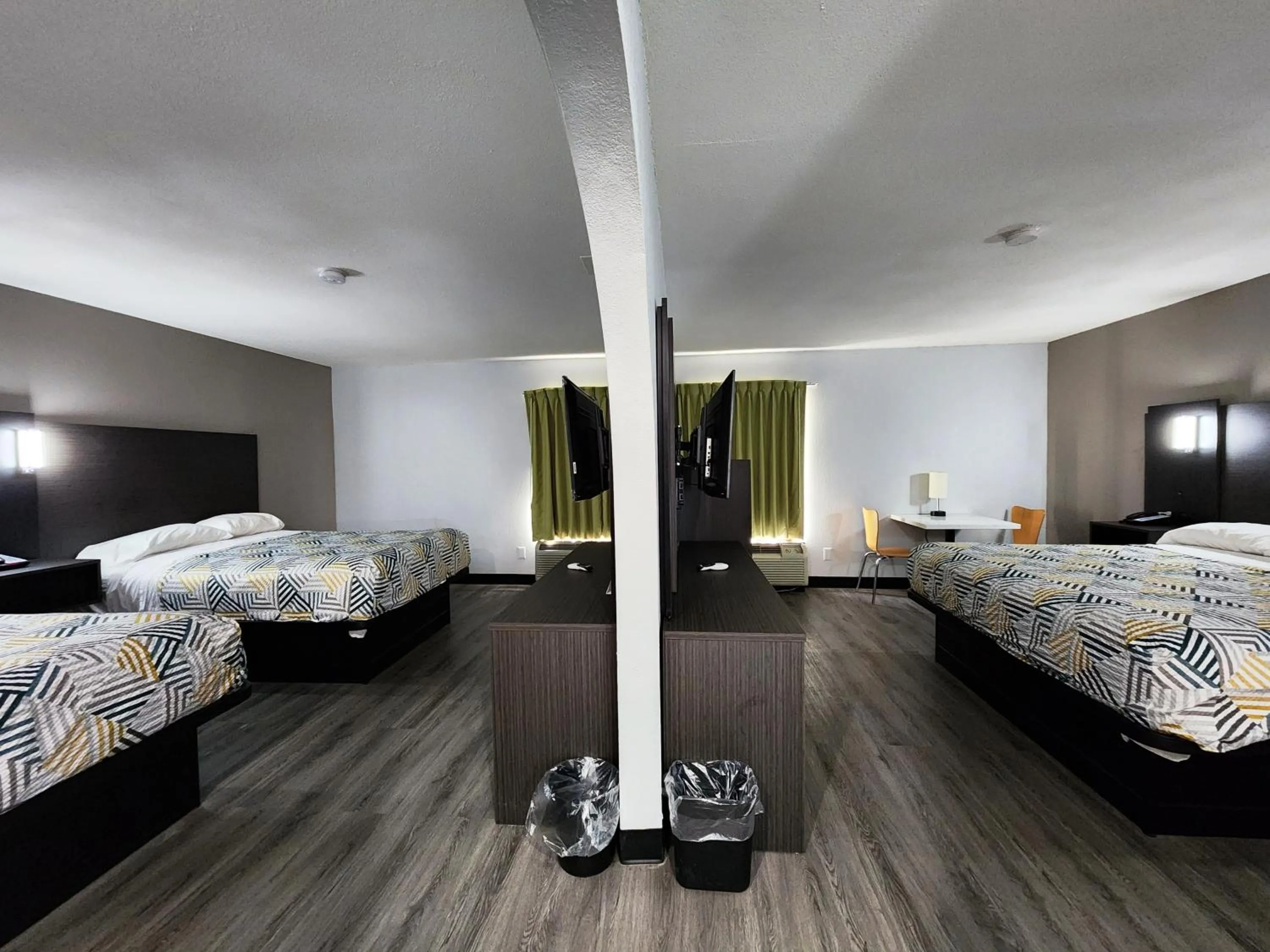 Suite - Smoking in Motel 6-Pine Bluff, AR