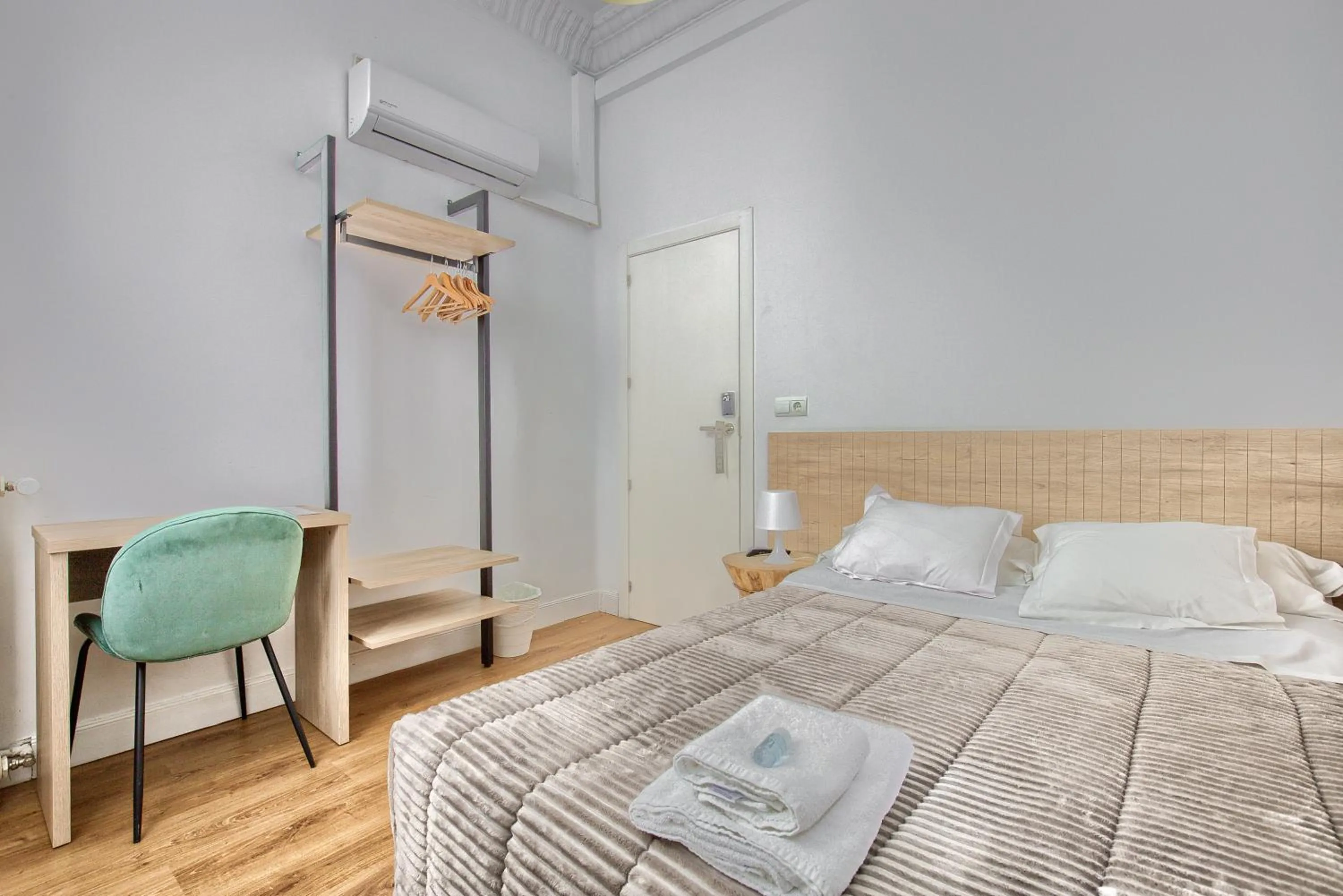 Small Double Room in Hostal Besaya