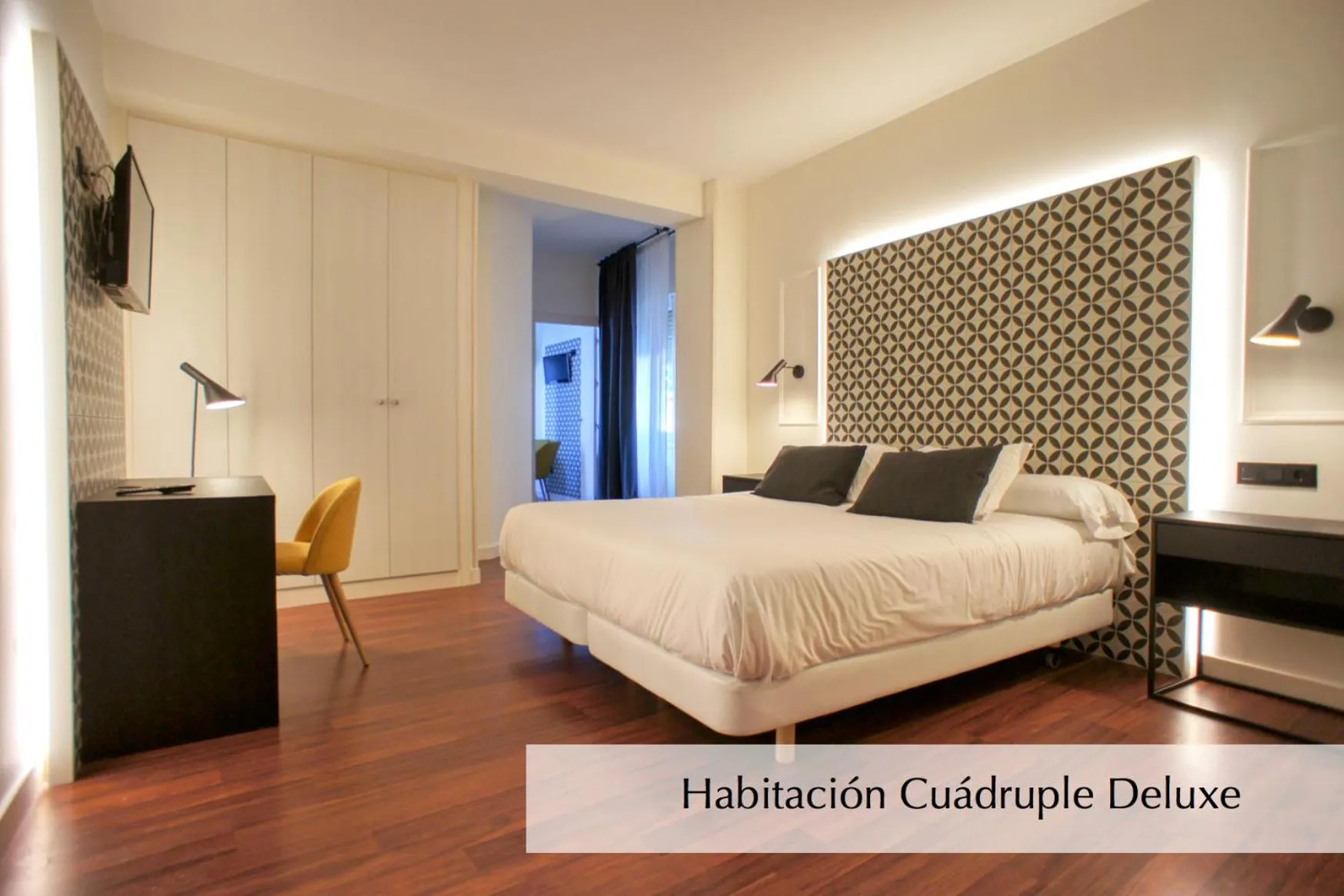 Deluxe Quadruple Room in Hotel Montermoso