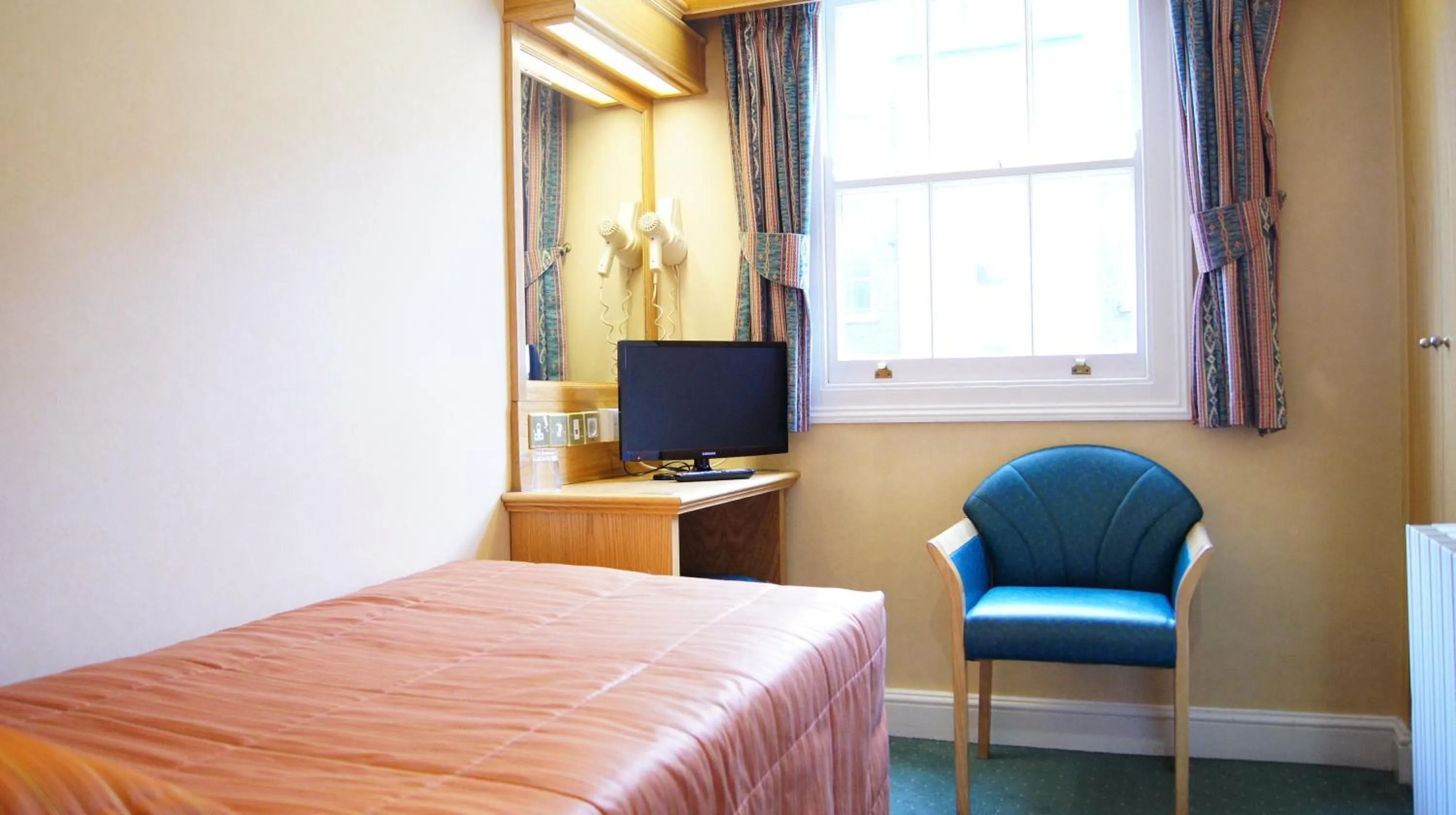 Single Room in The Nayland Hotel