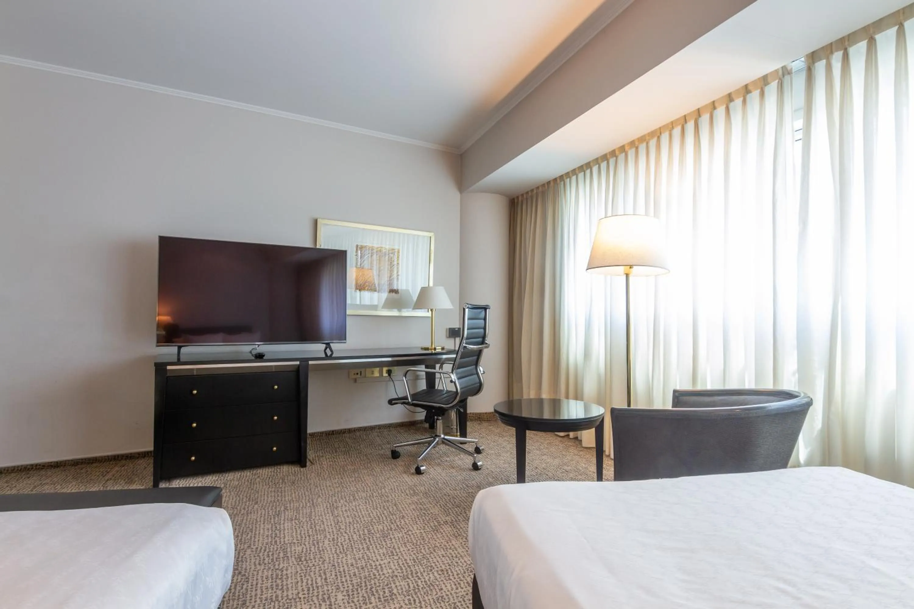 Guest room, 2 Twin/Single Bed(s), High floor in Quinto Centenario Hotel