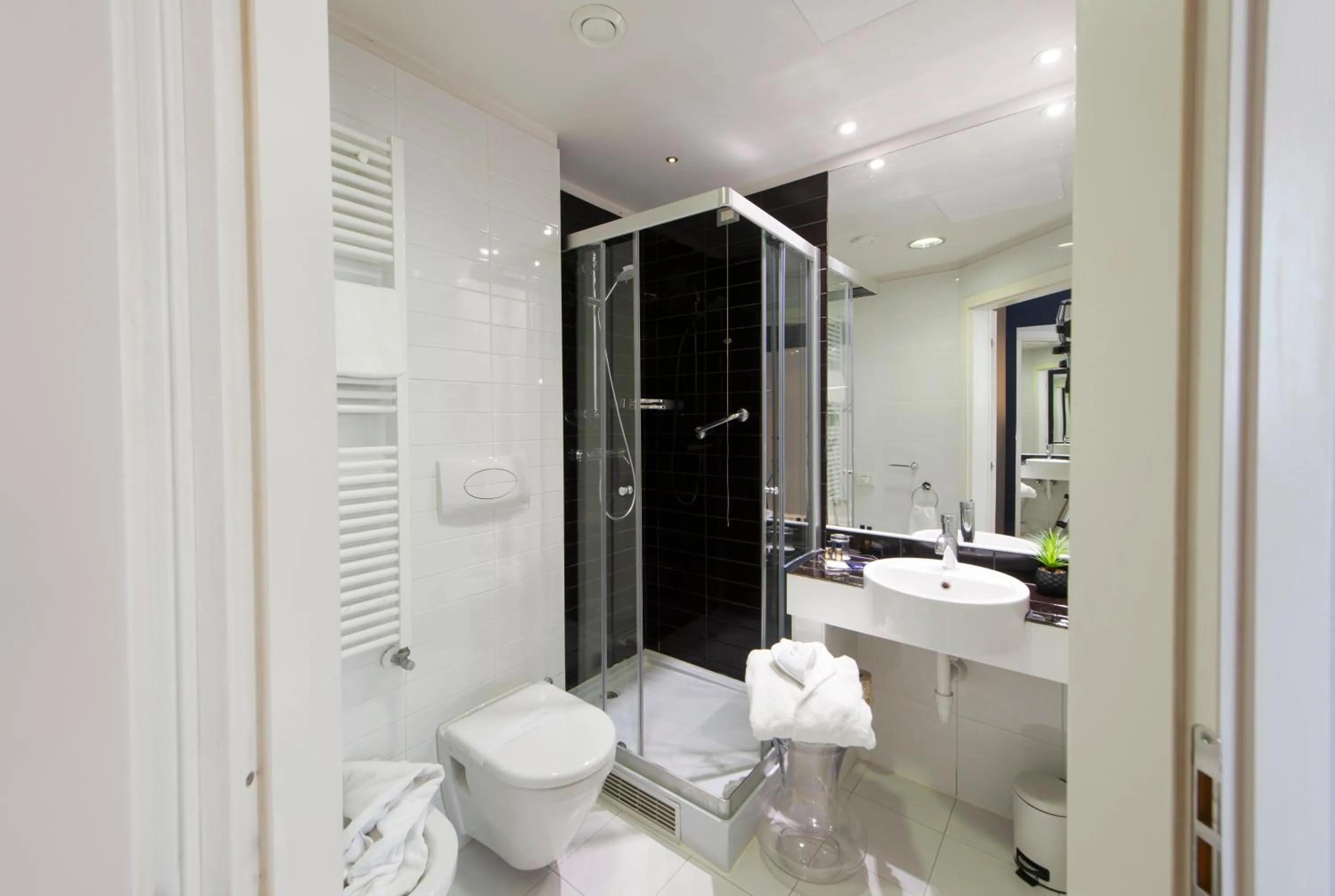  Comfort  Double or Twin Room - single occupancy in Neo Hotel