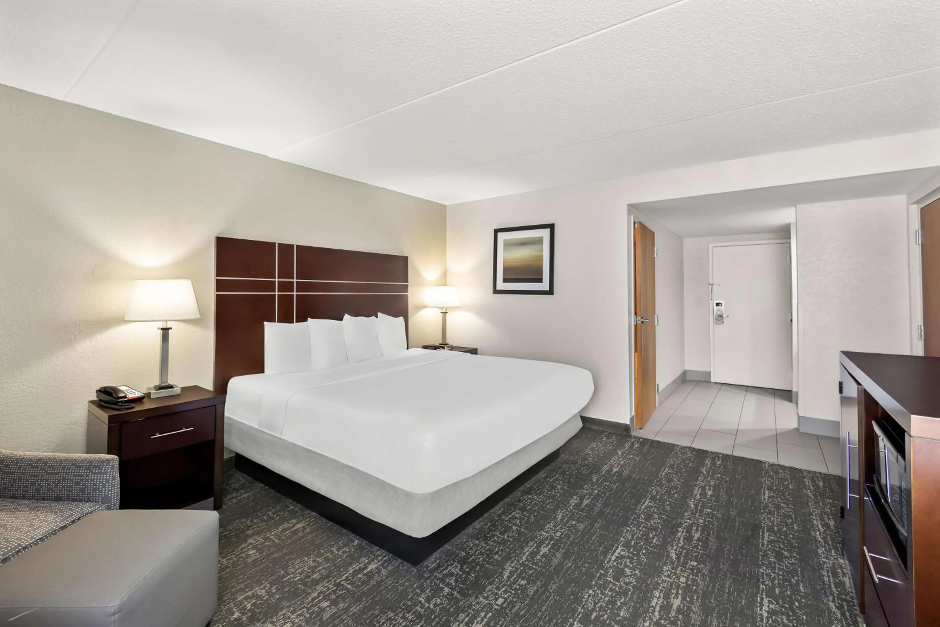 King Room with Mobility Accessible Tub in Best Western Luxbury Inn Fort Wayne