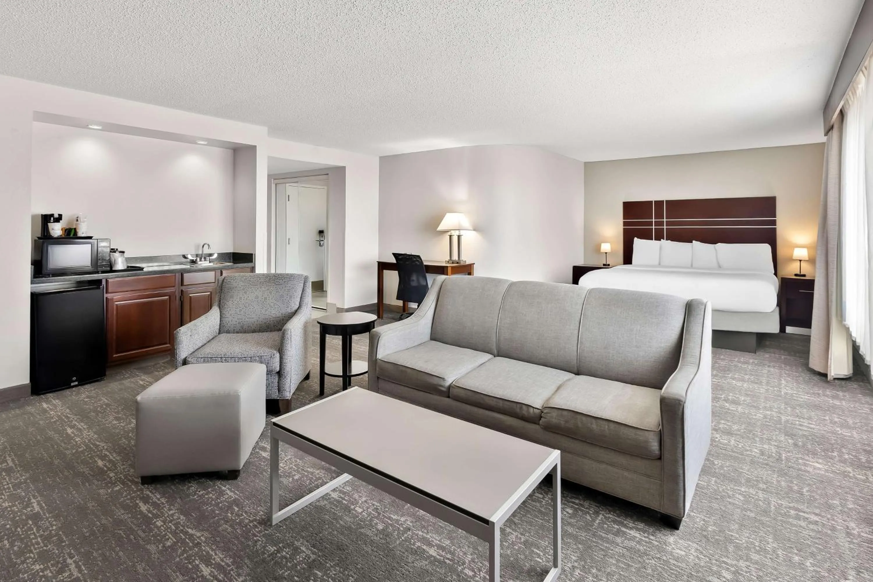 King Suite with Sofa Bed and Wet Bar in Best Western Luxbury Inn Fort Wayne