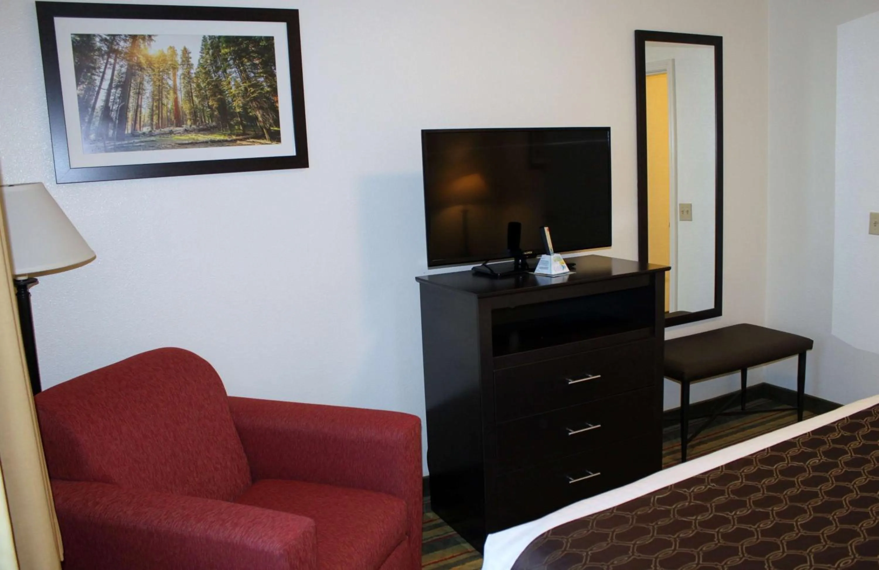Business King Suite in Best Western Visalia Hotel