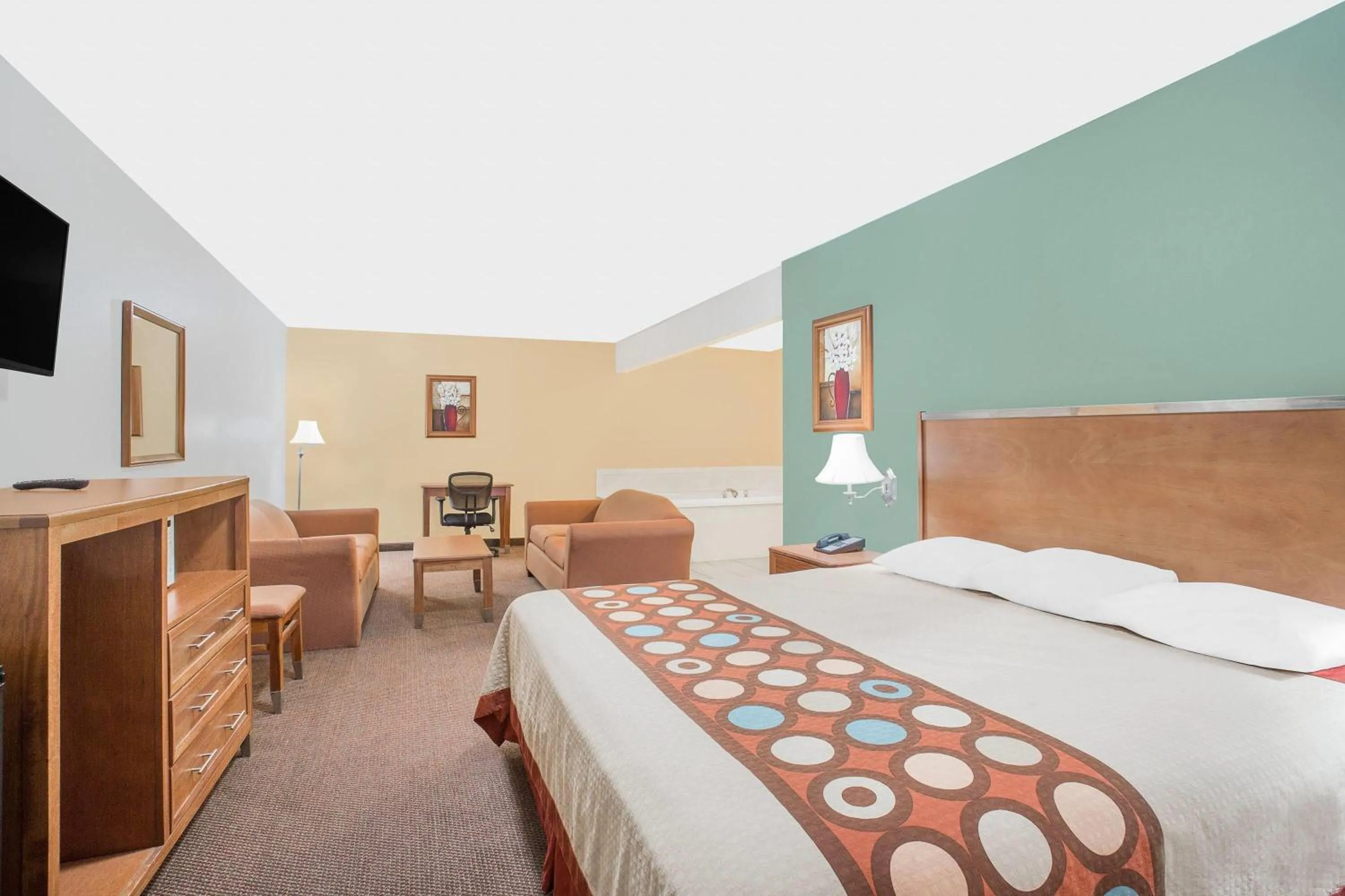 King Suite with Spa Bath- Non-Smoking in Super 8 by Wyndham St. George UT