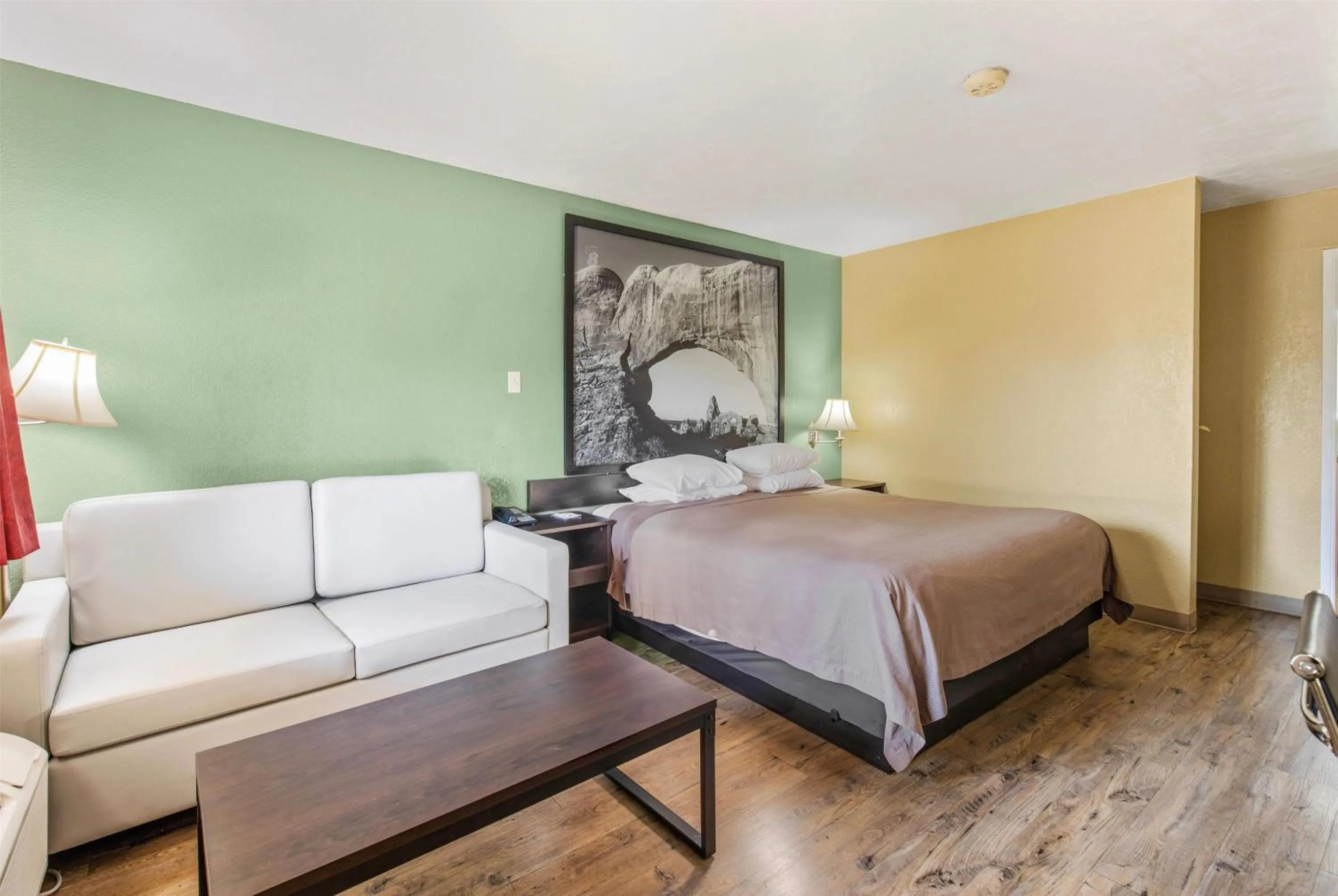 King Room - Mobility Access/Non-Smoking in Super 8 by Wyndham St. George UT