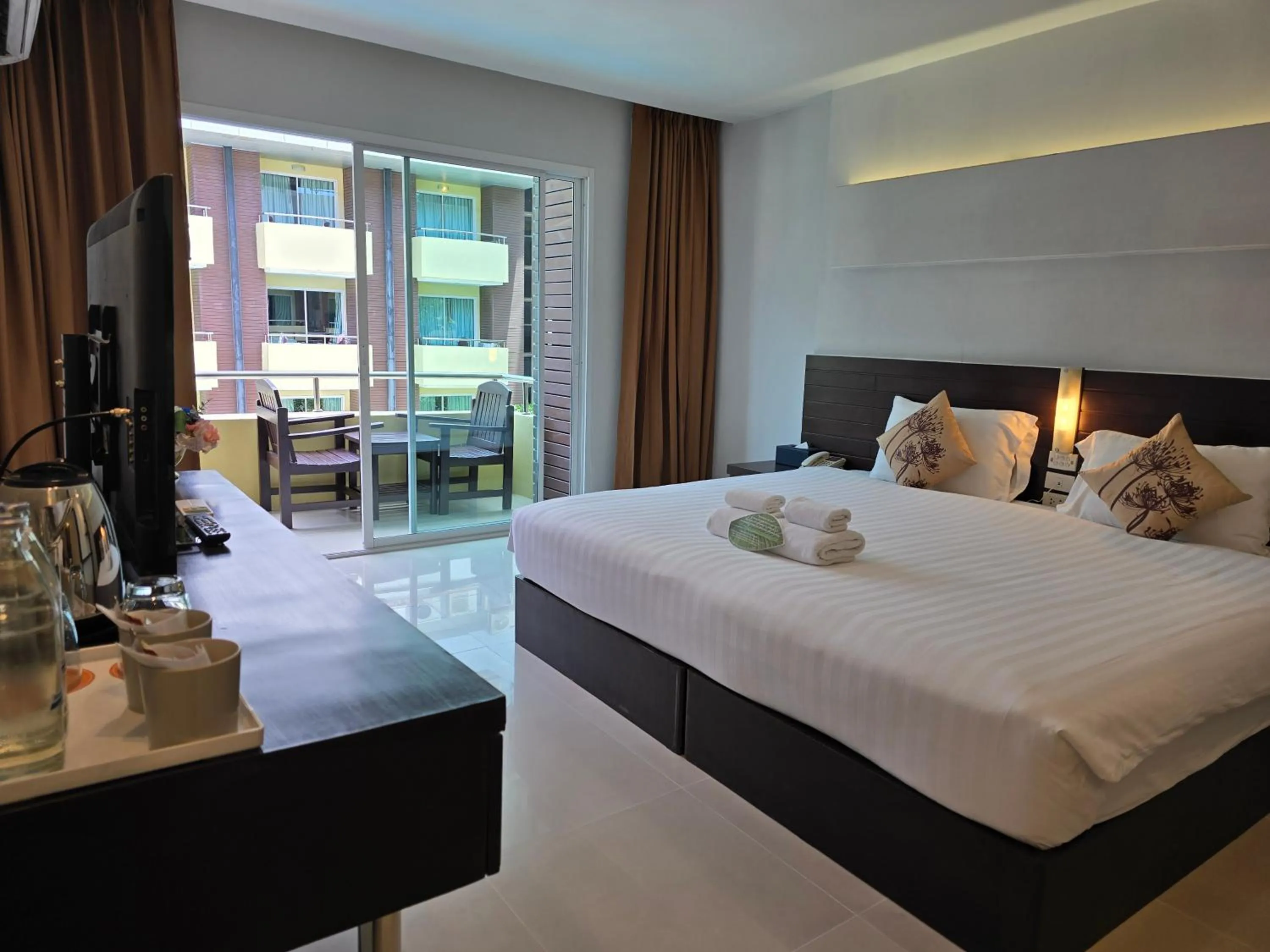 Deluxe Twin Room in Baron Beach Hotel