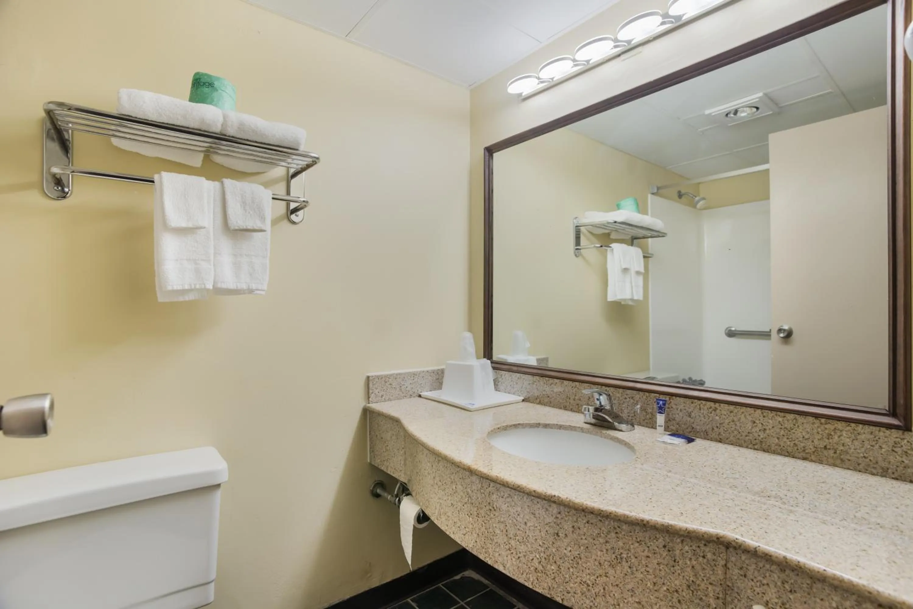 Double Room in Americas Best Value Inn Tulsa I-44