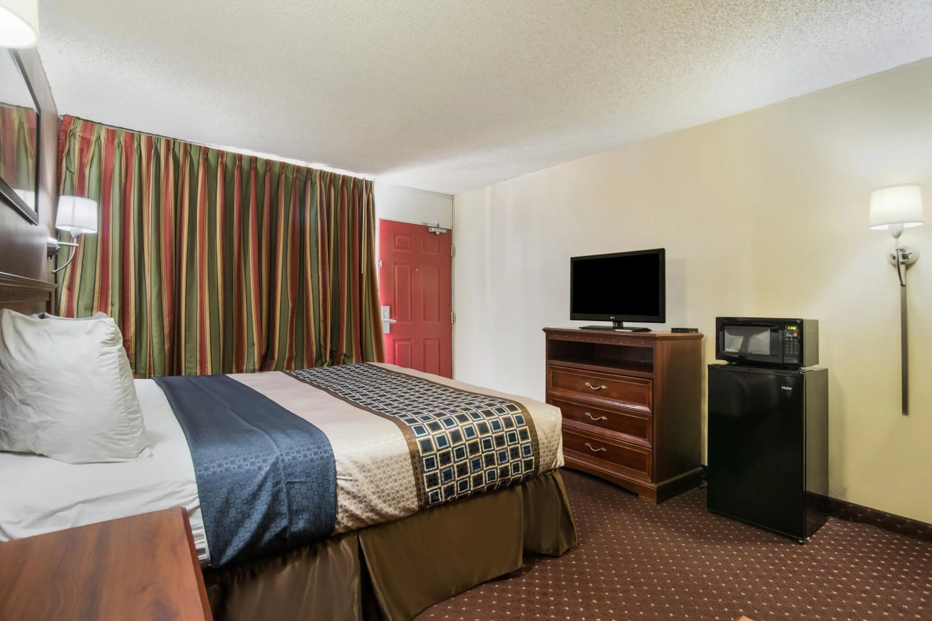 Non-Smoking King Room  in Americas Best Value Inn Tulsa I-44