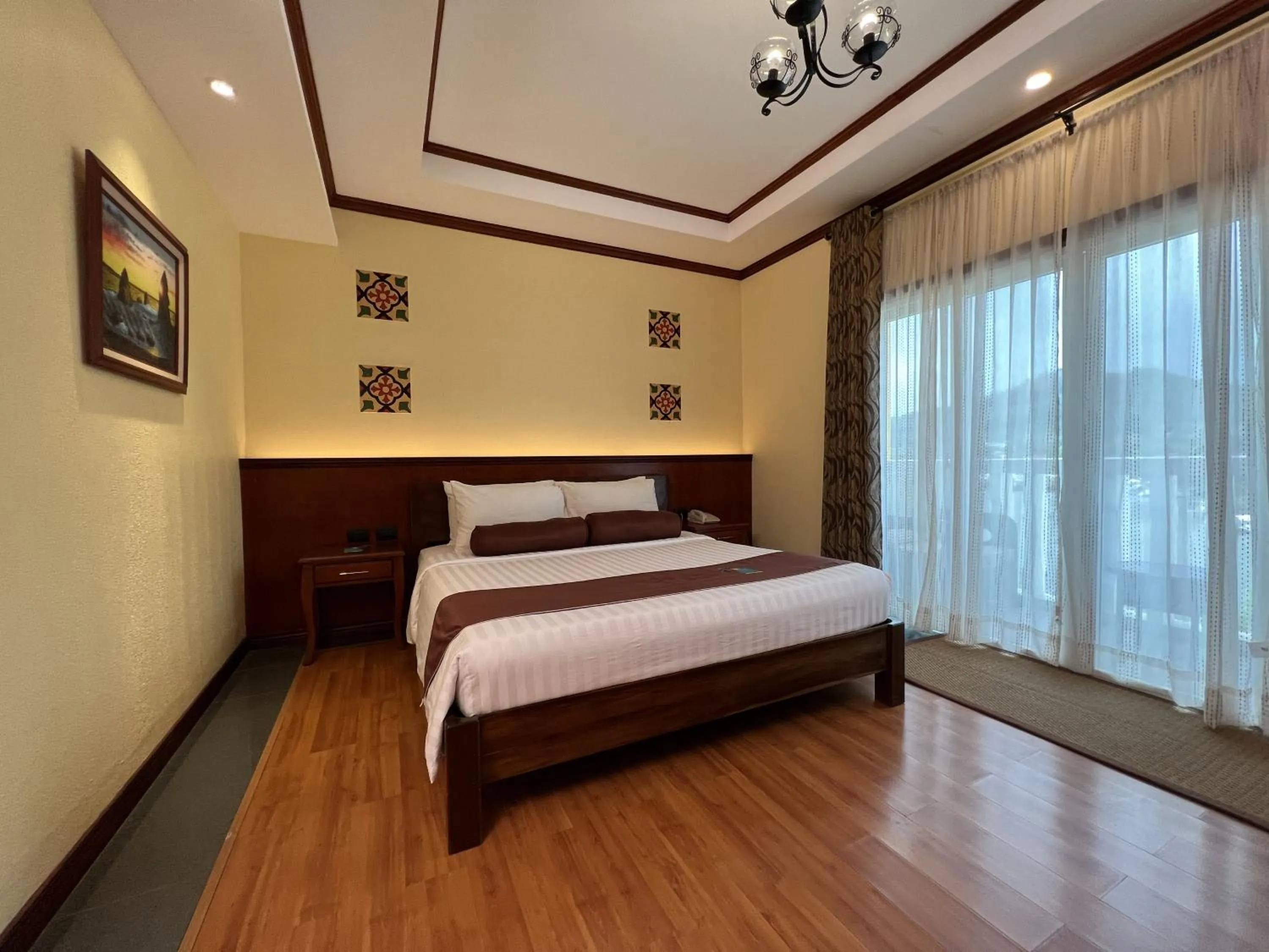Premier King Room in Sunlight Hotel Coron