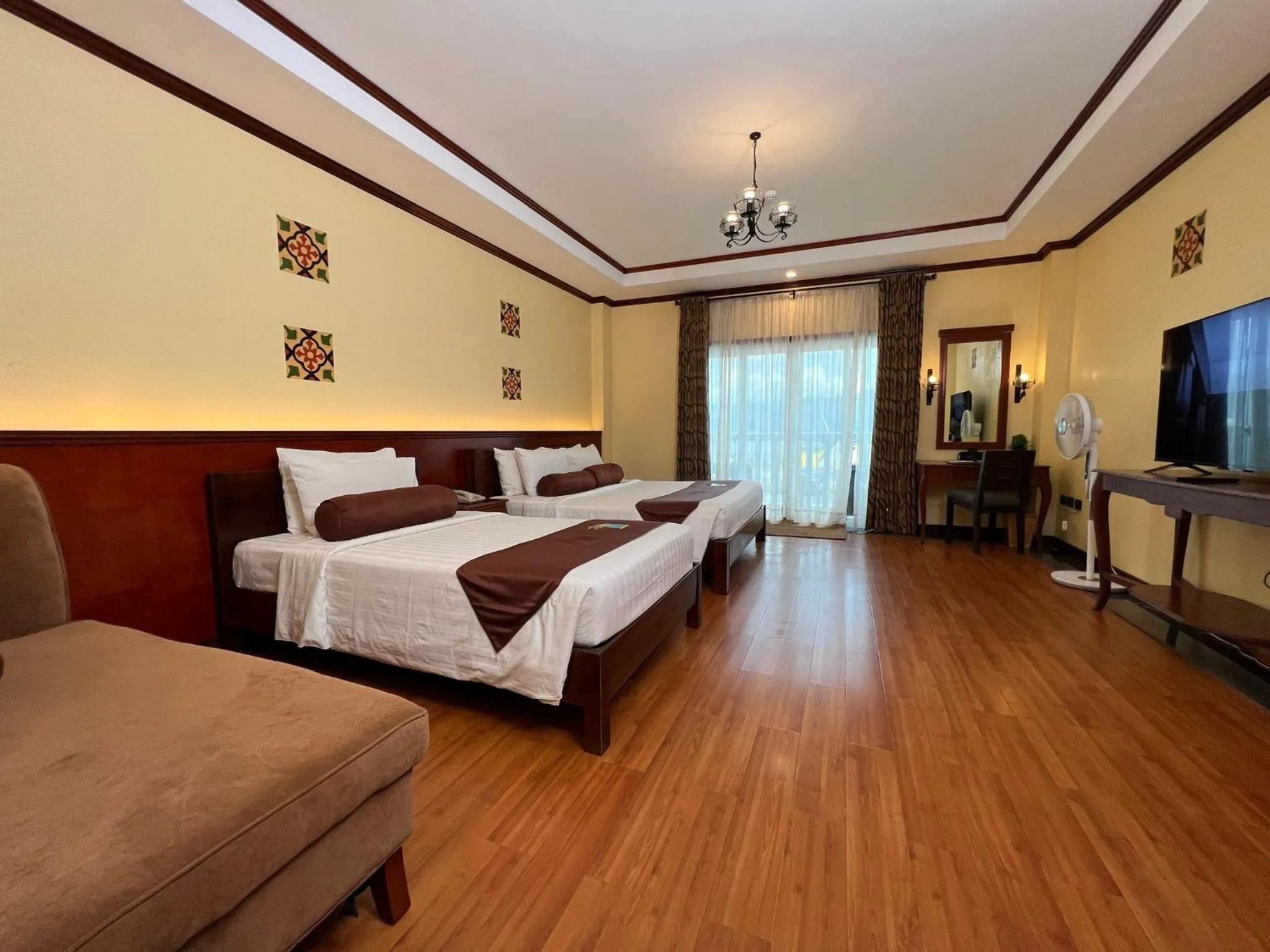 Deluxe Suite in Sunlight Hotel Coron