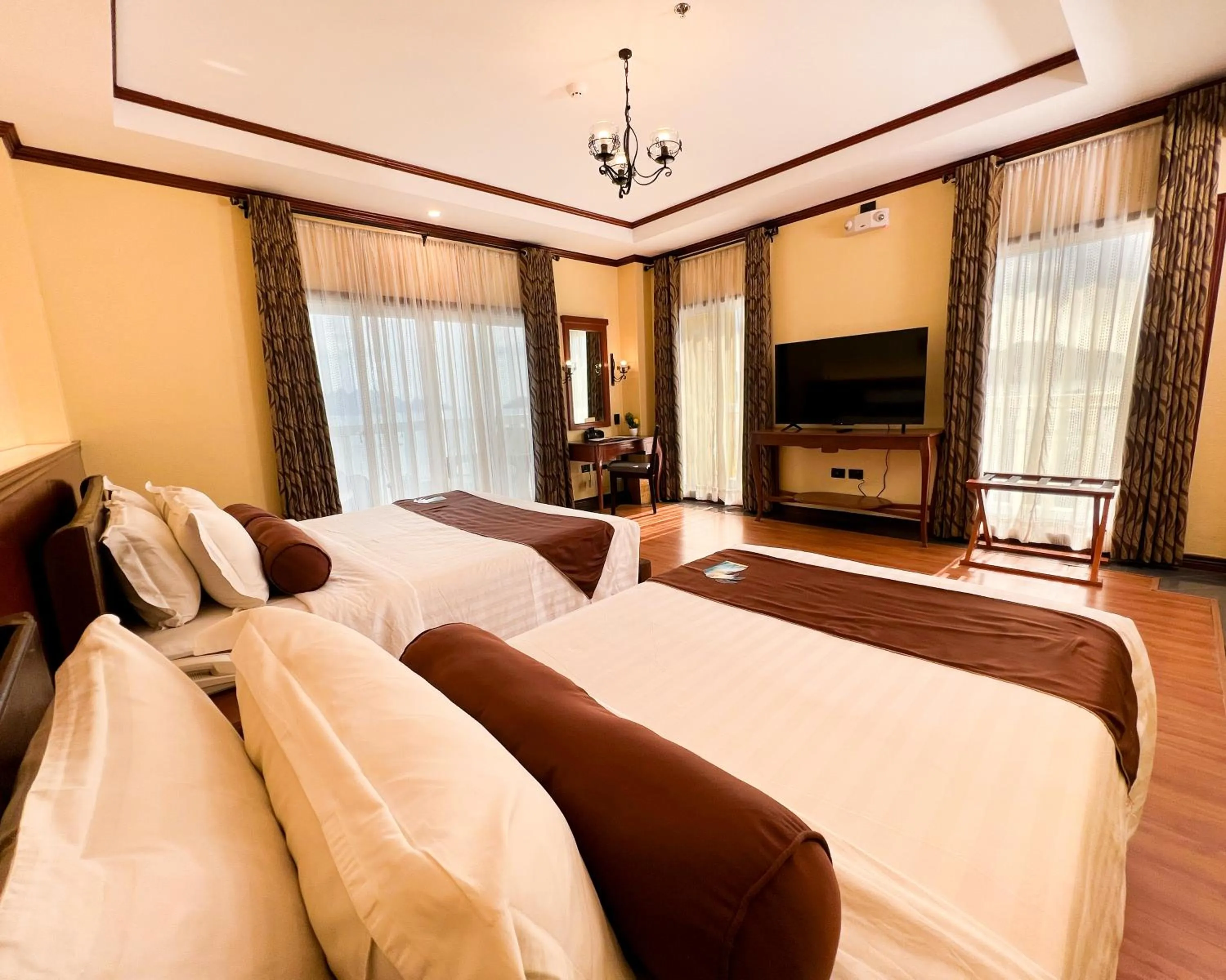 Deluxe Suite in Sunlight Hotel Coron