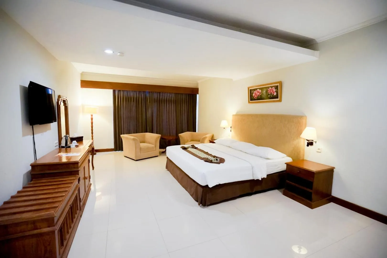 Suite in Cakra Kusuma Hotel