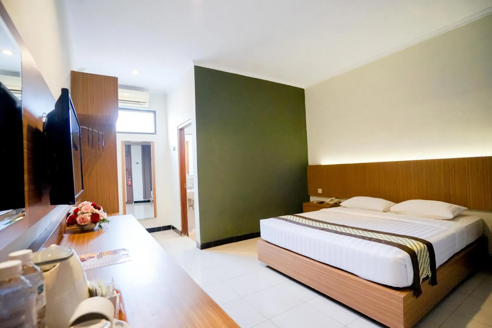 Superior Queen Room in Cakra Kusuma Hotel