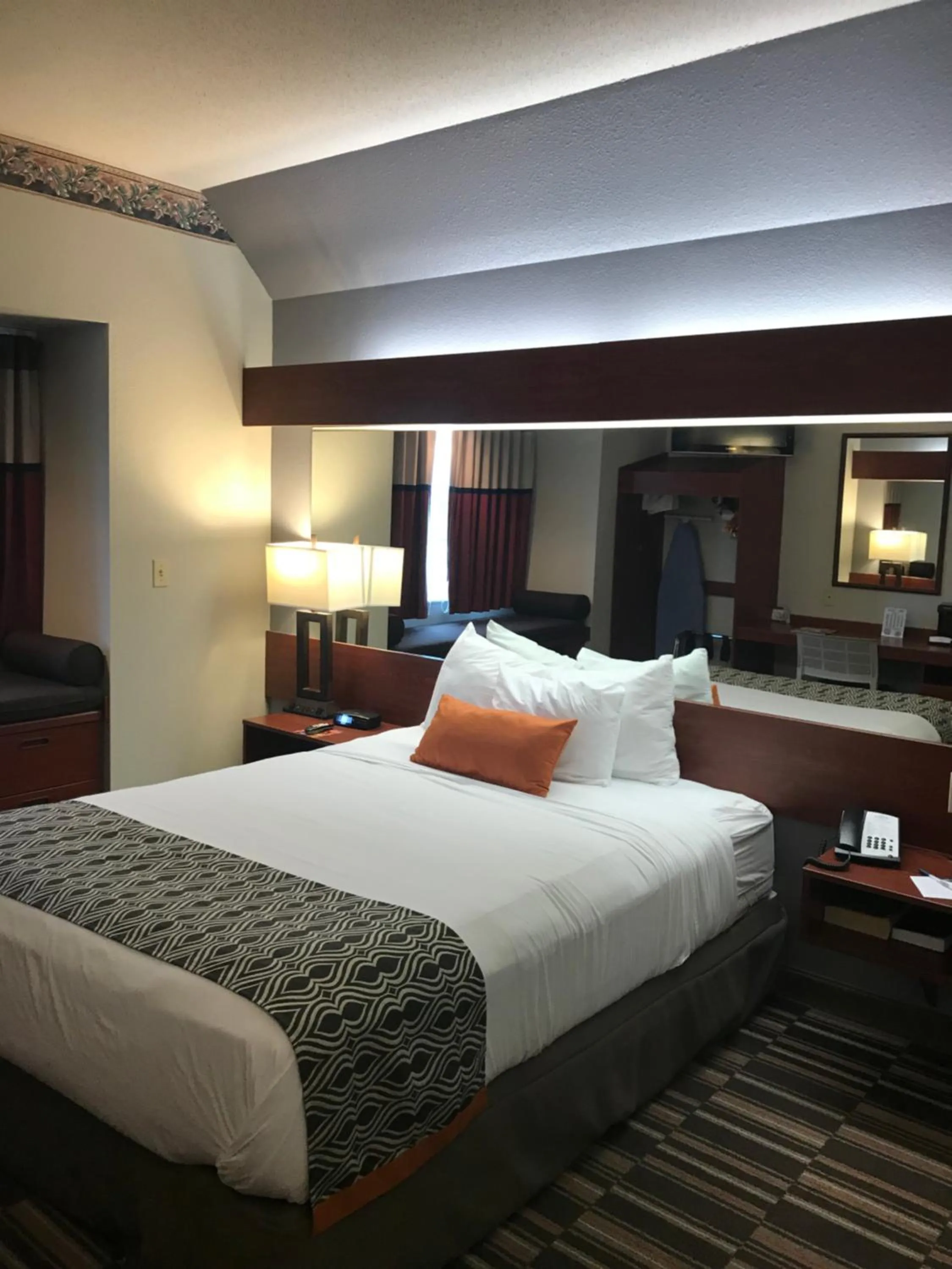 Queen Room - Non-Smoking/Pet Friendly in Microtel Inn & Suites Urbandale