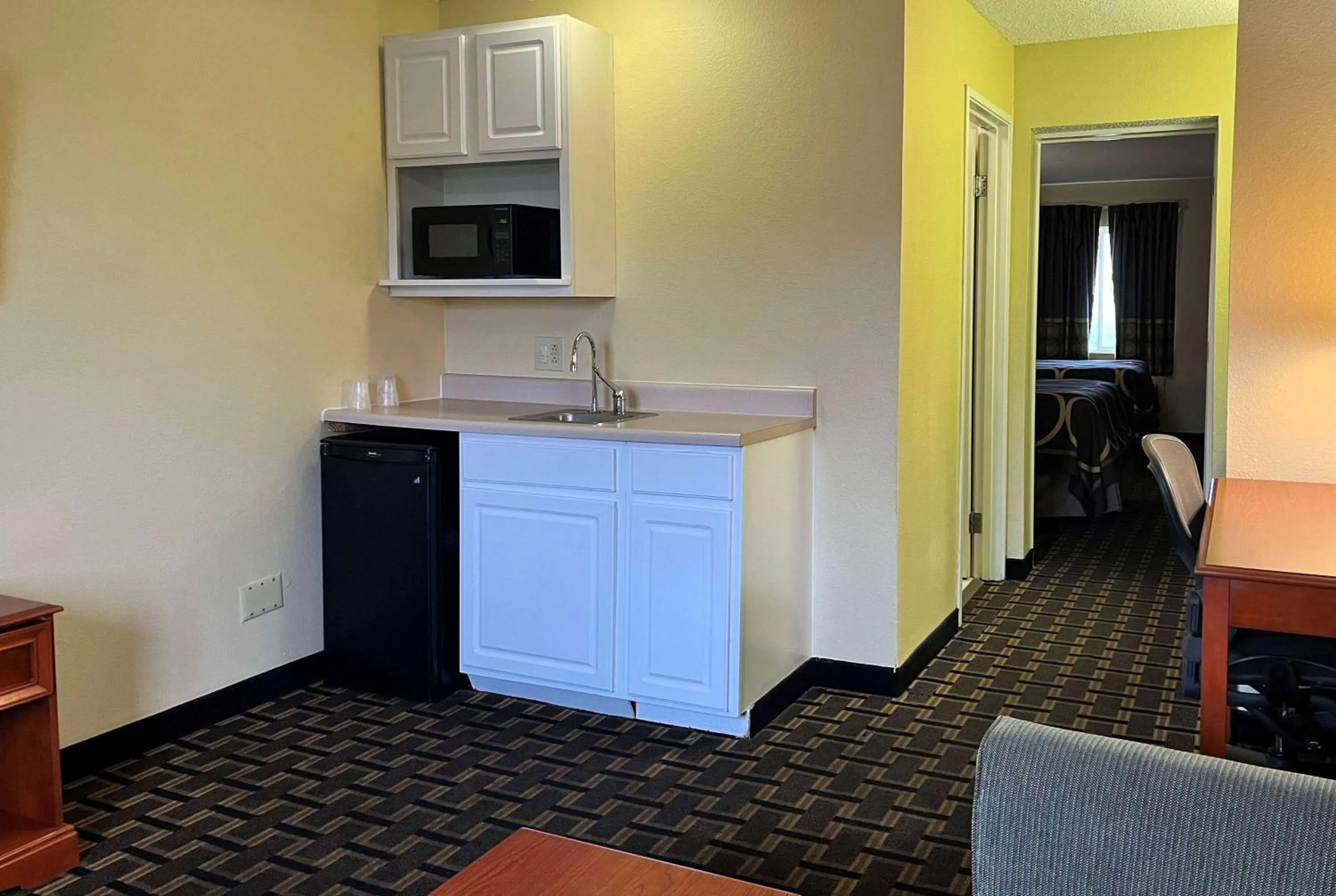 One-Bedroom Queen Suite with Two Queen Beds - Non-Smoking/Mobility Access in Super 8 by Wyndham Indianapolis/NE/Castleton Area