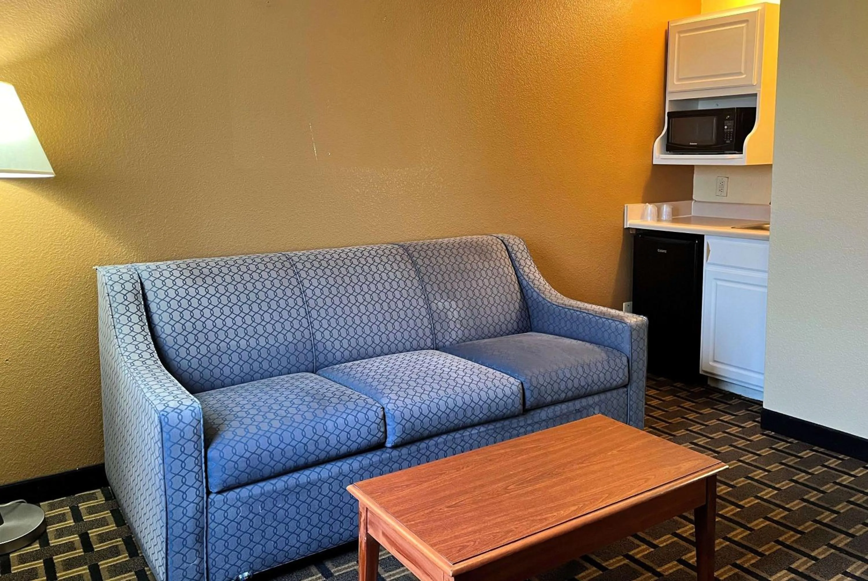 King Suite with Jetted Tub - Non-Smoking in Super 8 by Wyndham Indianapolis/NE/Castleton Area