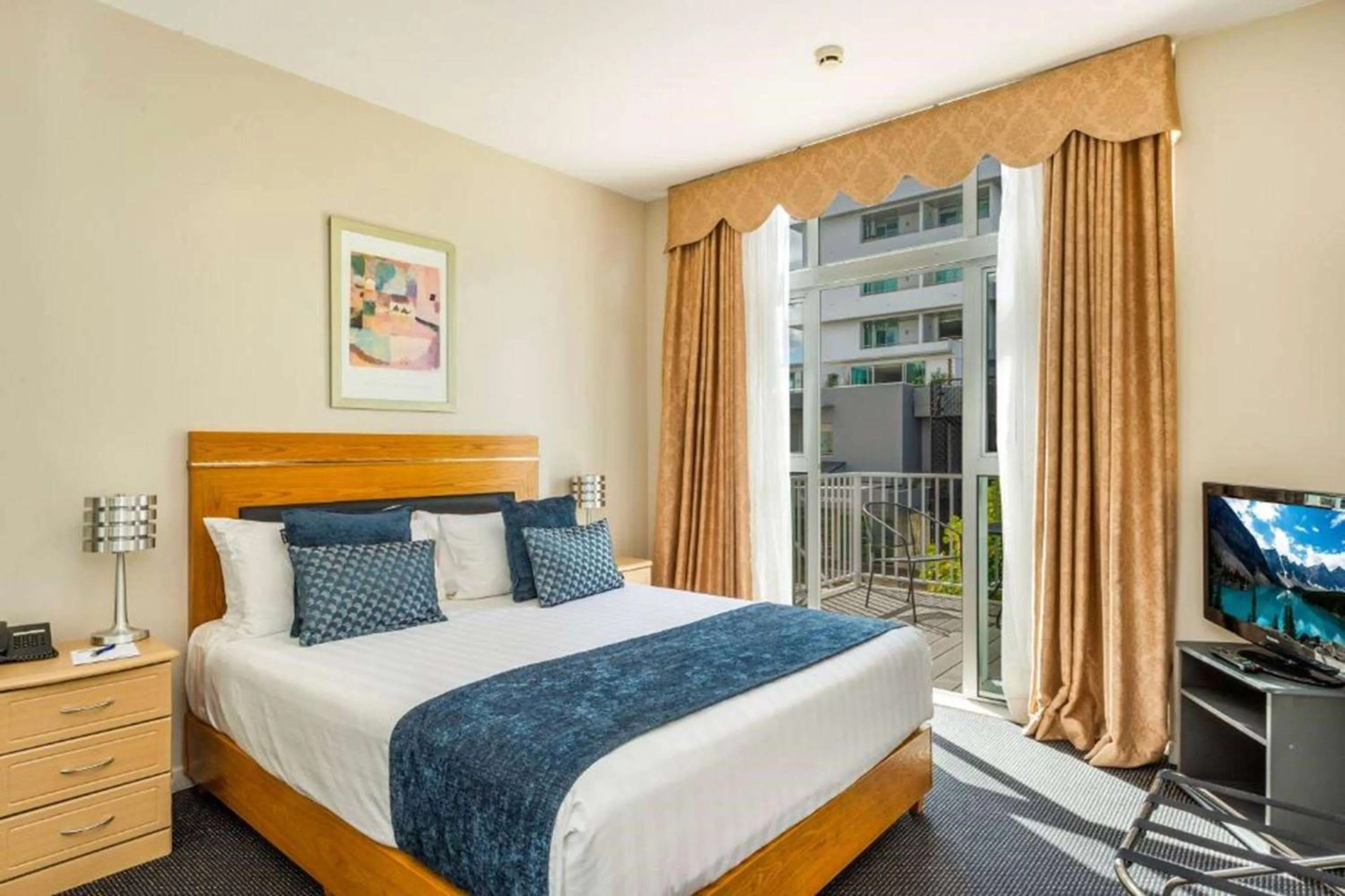 1 Queen Bed and 2 King Single Beds, Two-Bedroom, Apartment, Non-Smoking in Ramada by Wyndham, Hamilton City Center