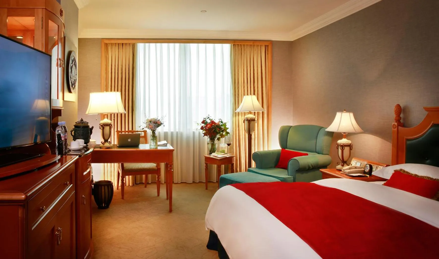 Baroque King Room in Grand Noble Hotel Dongguan