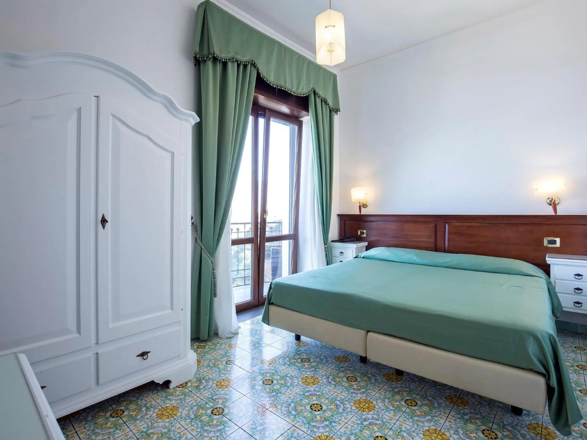 Deluxe Double Room with Balcony and Sea View in La Panoramica Hotel