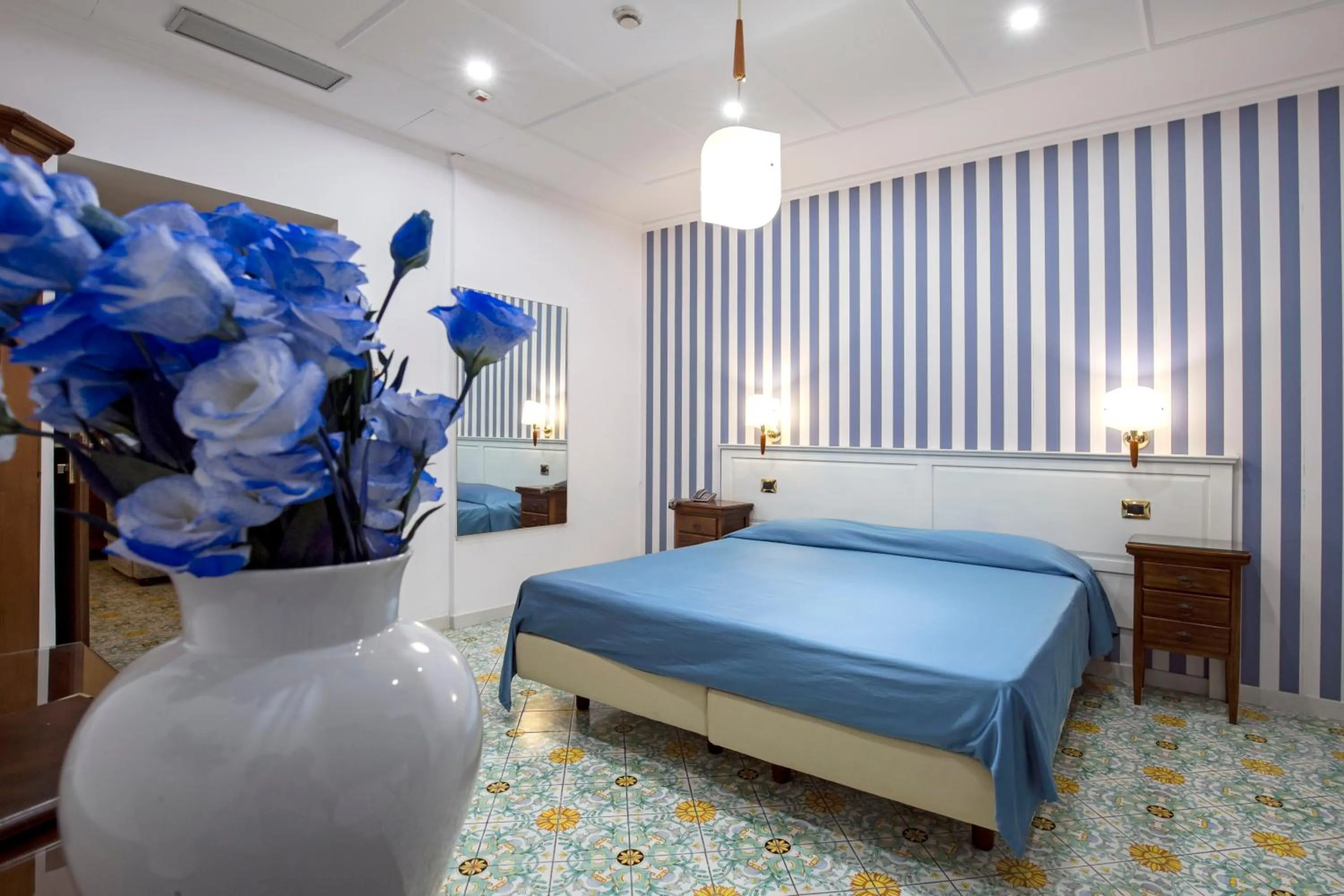 Economy Triple Room in La Panoramica Hotel