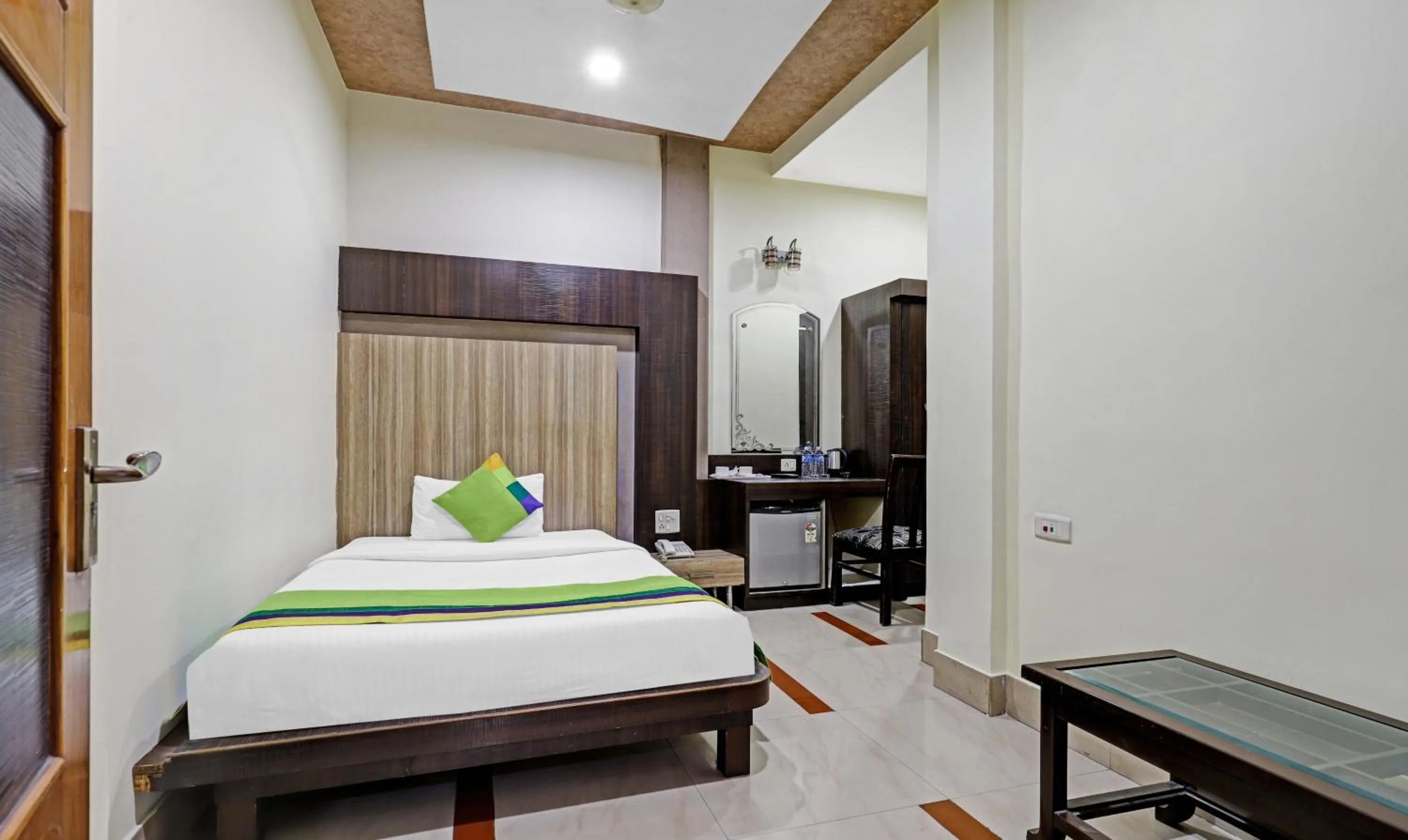 Economy Double Room - single occupancy in Treebo Apollo