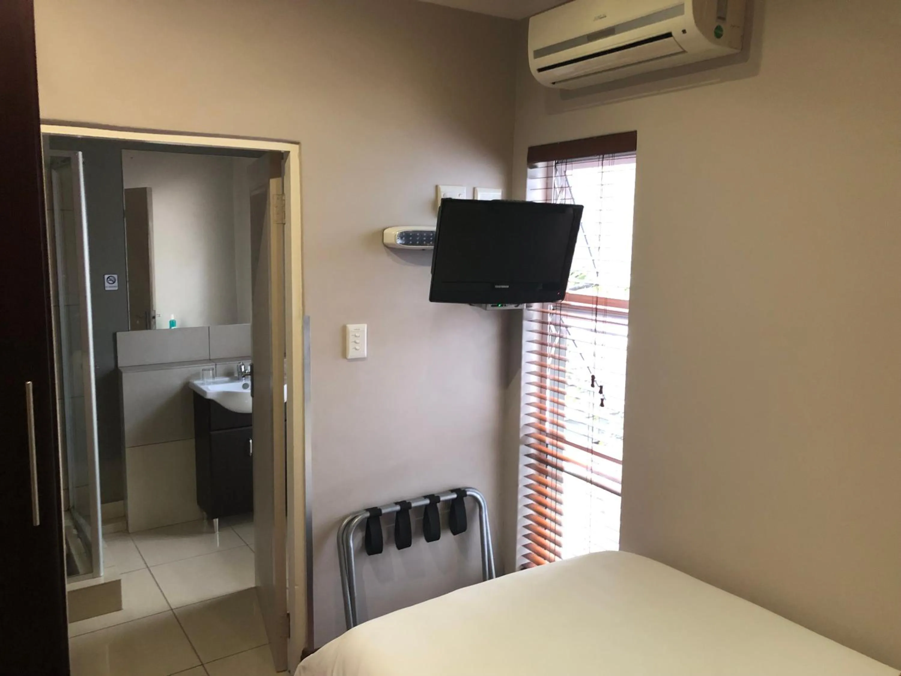 Single Room - single occupancy in 314 on Clark Guest House