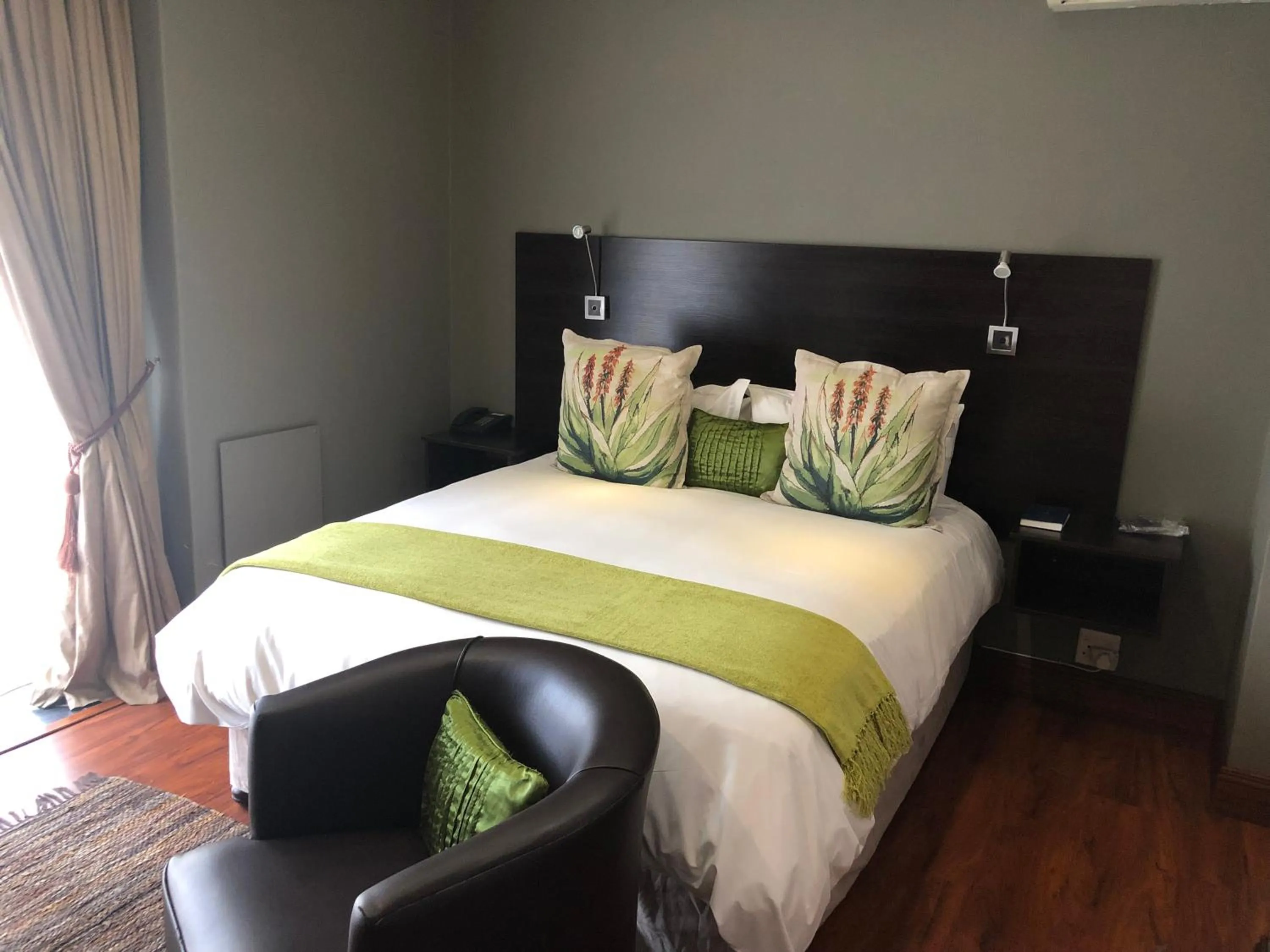 Queen Room - single occupancy in 314 on Clark Guest House