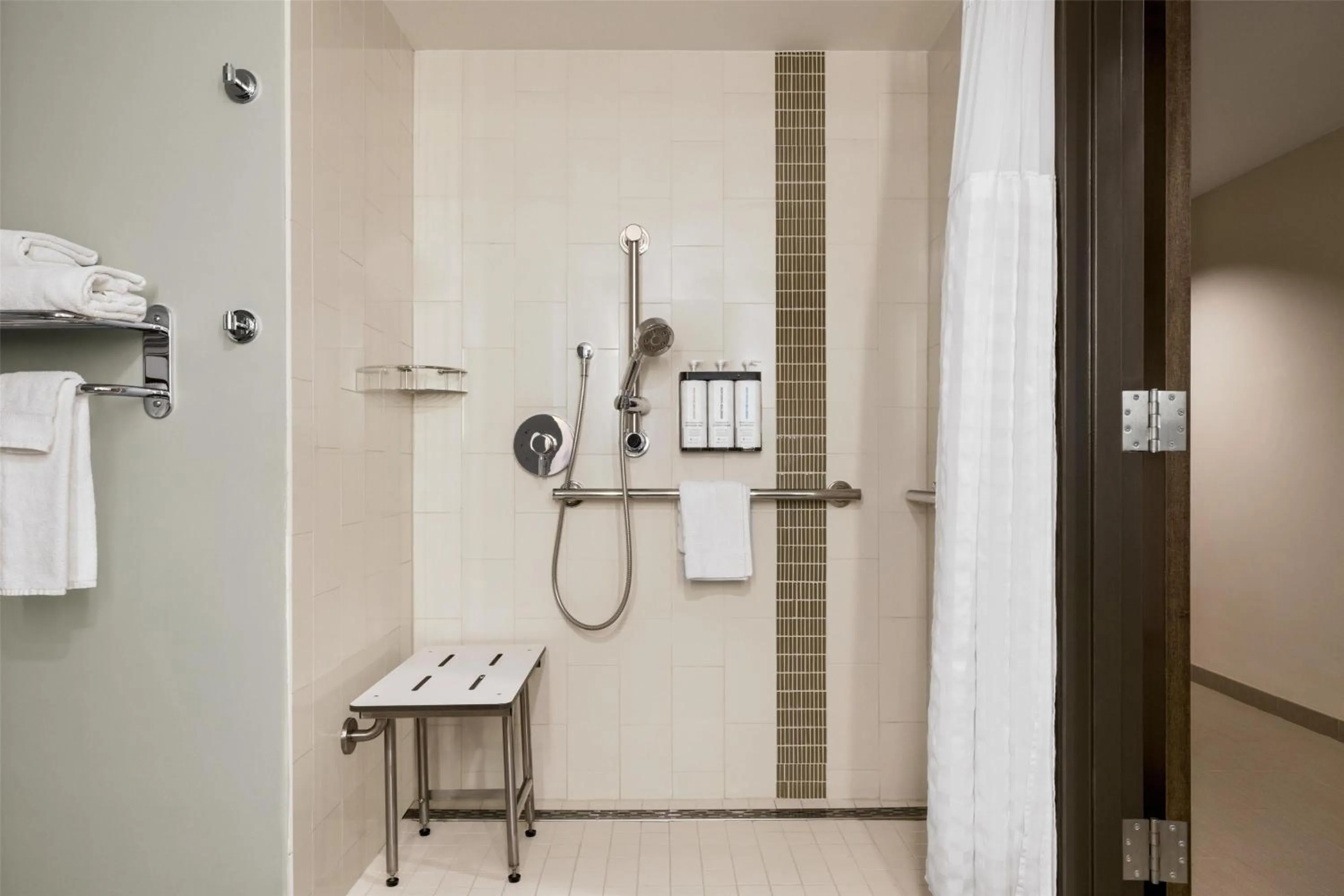 Queen Suite with Two Queen Beds, Sofa Bed and Roll-In Shower - Disability Access in Hyatt Place Keystone - Dillon