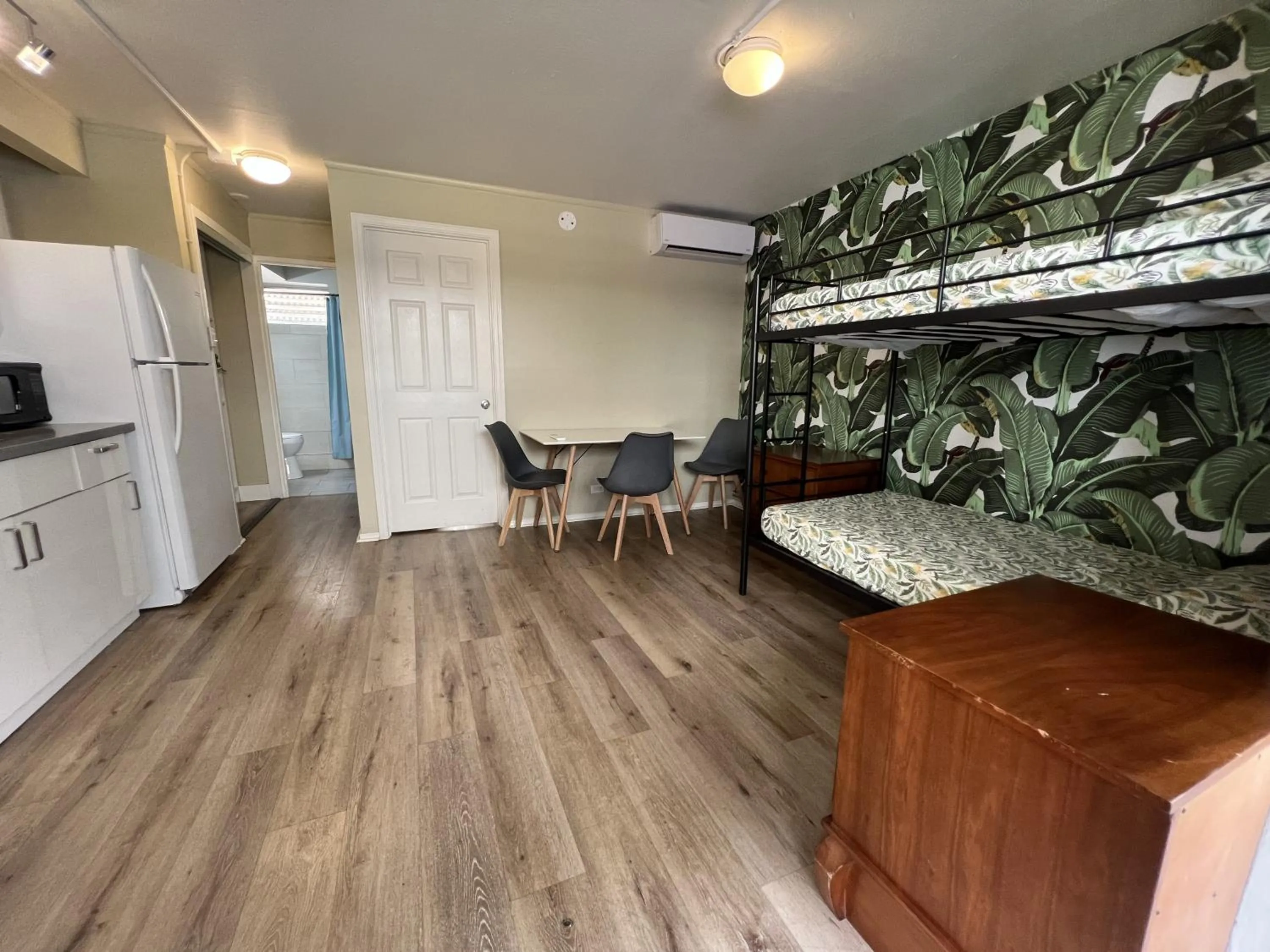 Bed in 2-Bed Mixed Dormitory Room with Kitchen in Waikiki Beachside Hostel
