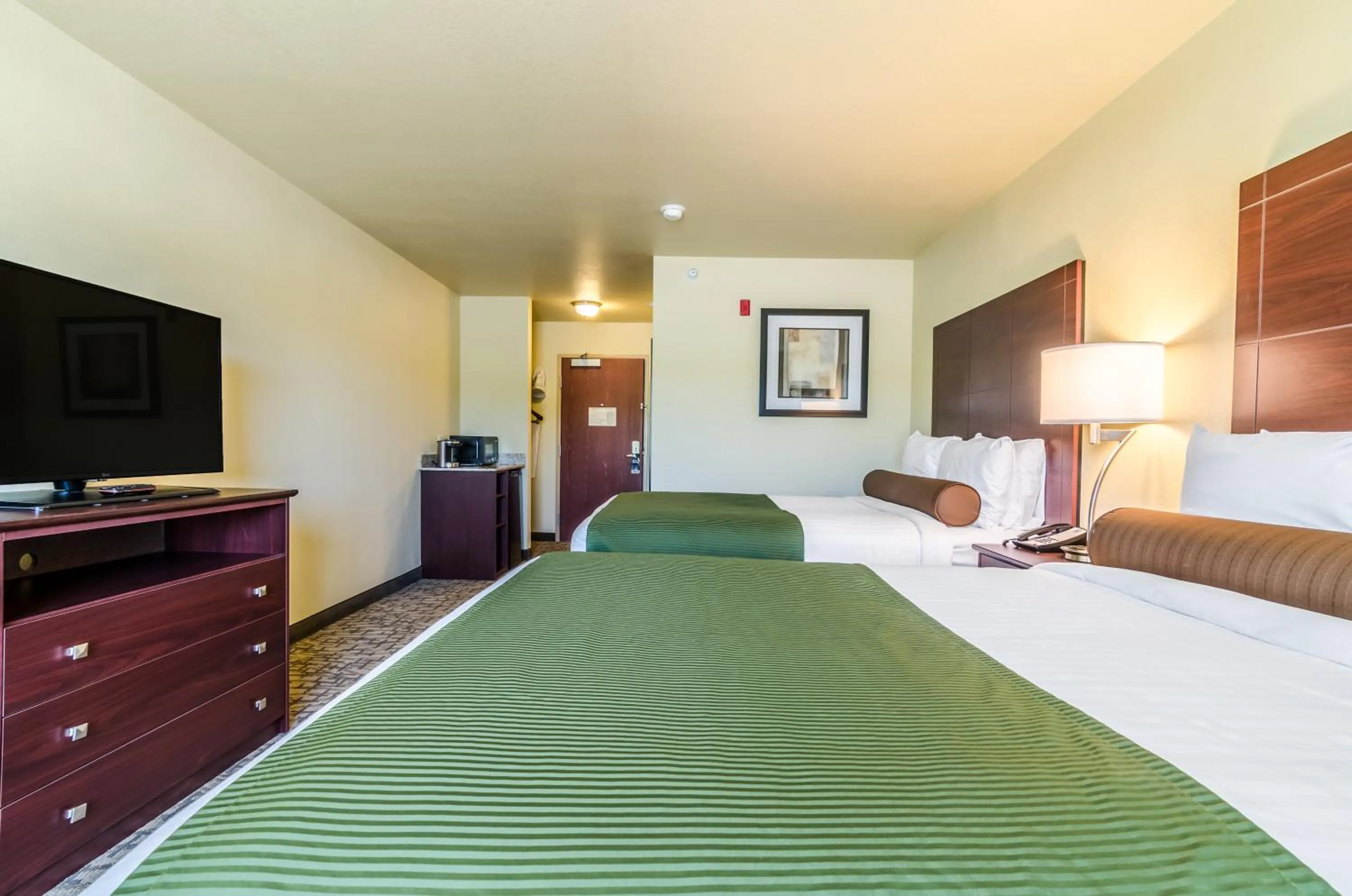 Queen Room with Two Queen Beds in Cobblestone Hotel & Suites - Paxton