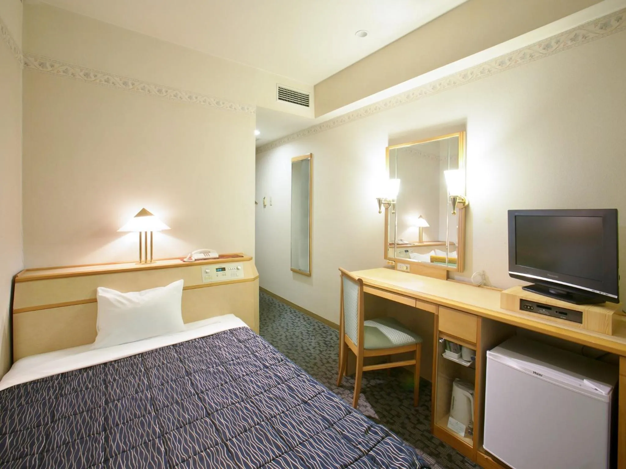 Deluxe Single Room - Smoking in Yamagata Nanokamachi Washington Hotel