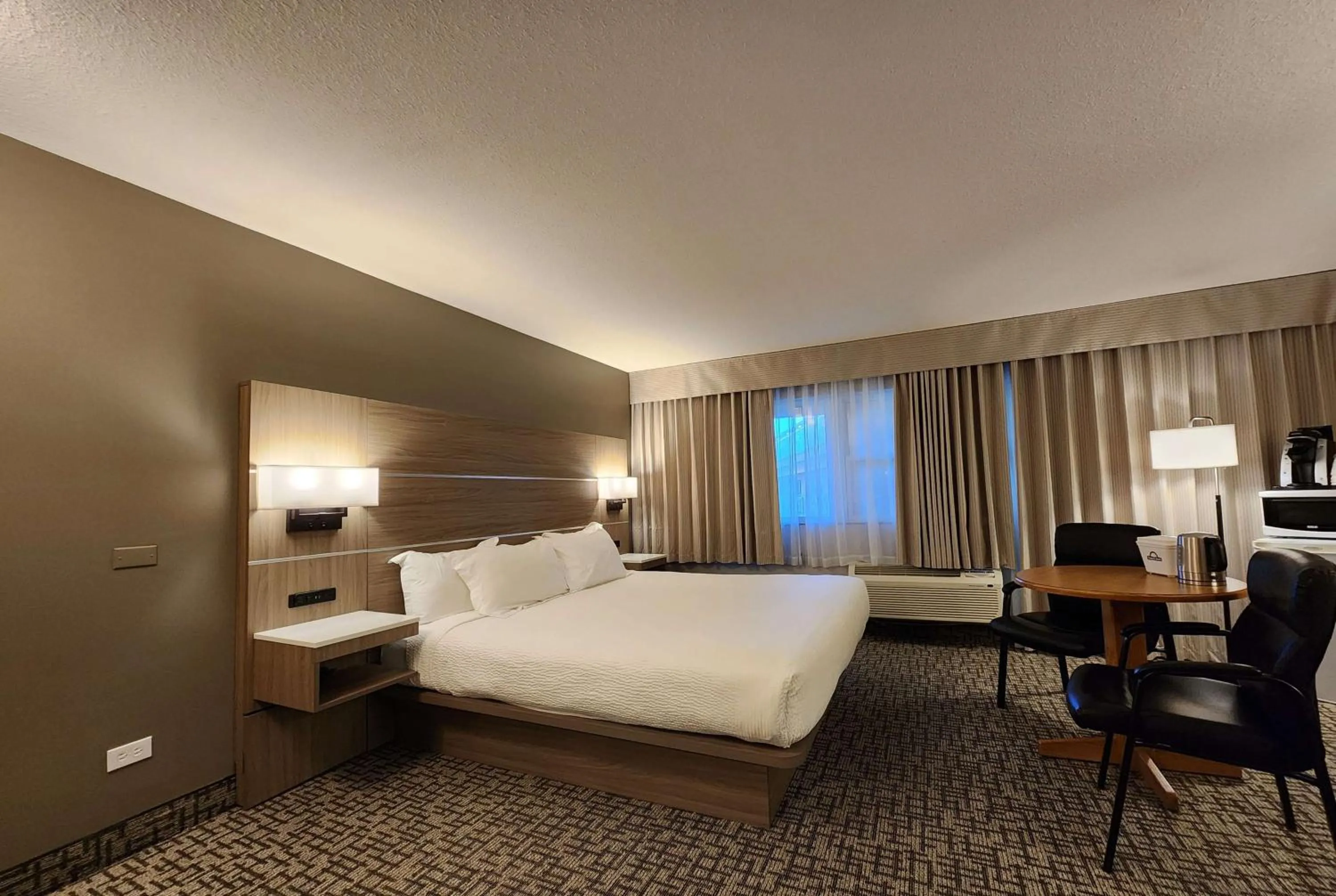Suite in Days Inn by Wyndham Penticton Conference Centre