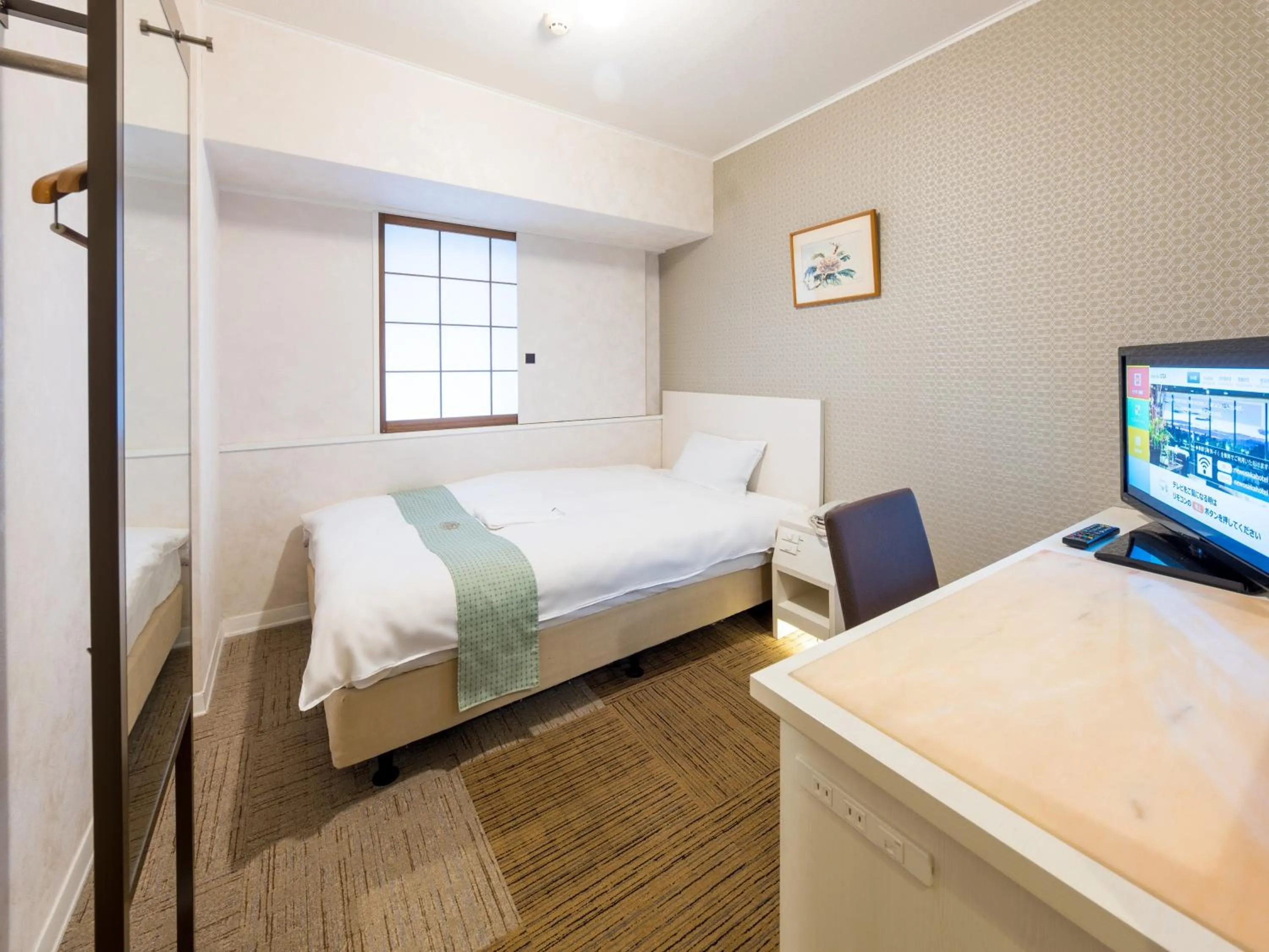 Deluxe Single Room in New Osaka Hotel