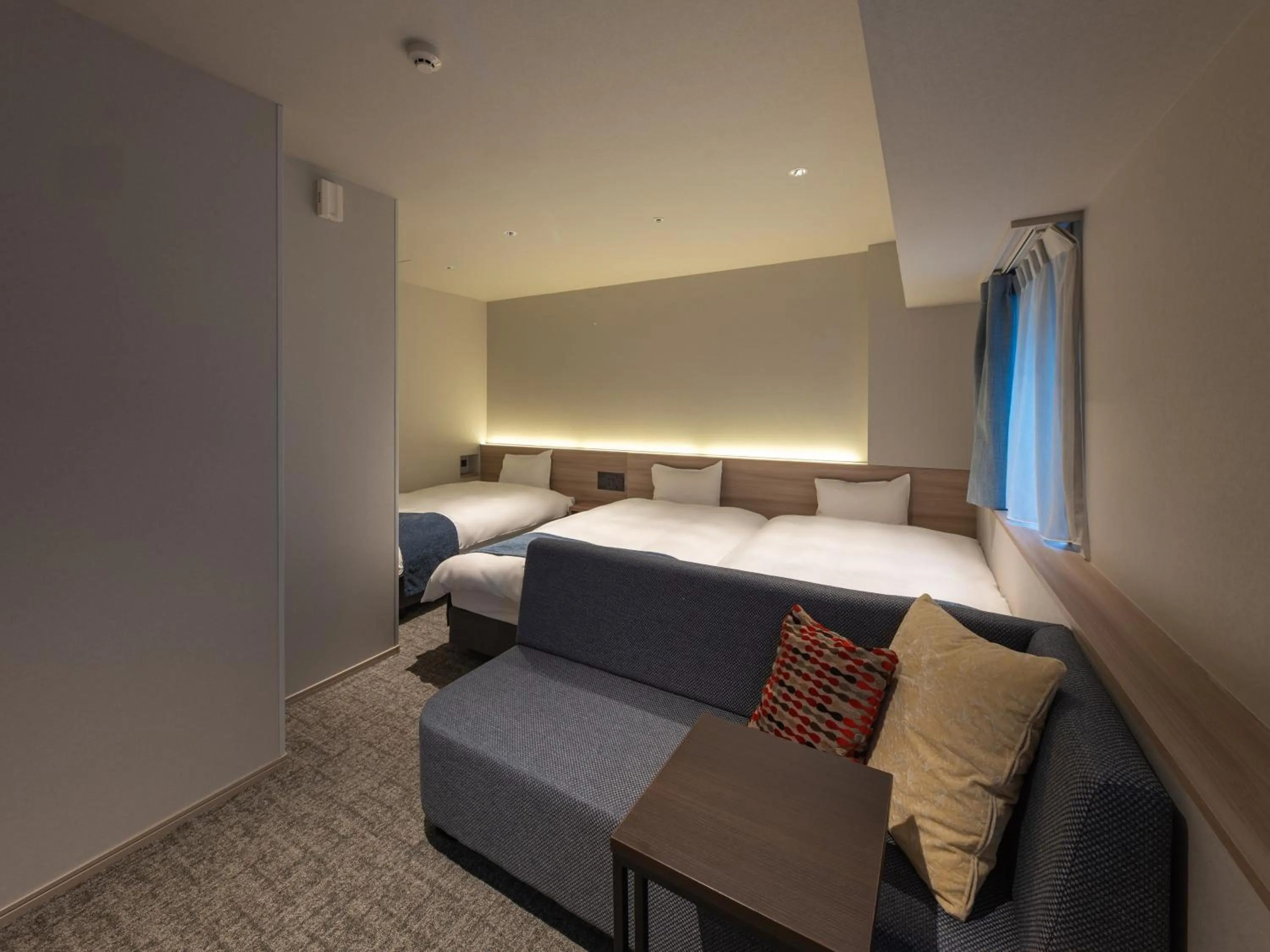 Triple Room with Shower in New Osaka Hotel