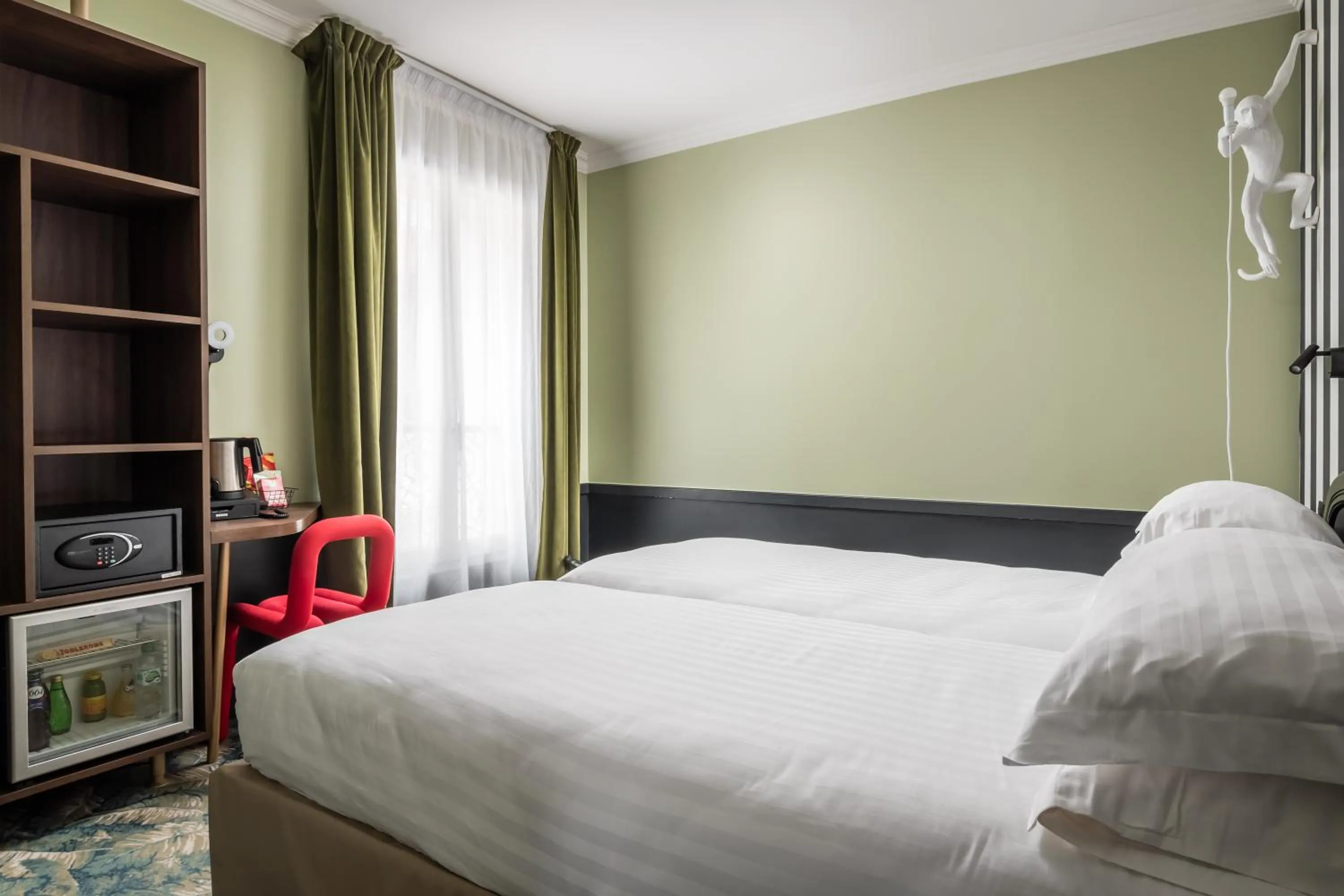 Twin Room in Hotel Archetype Etoile