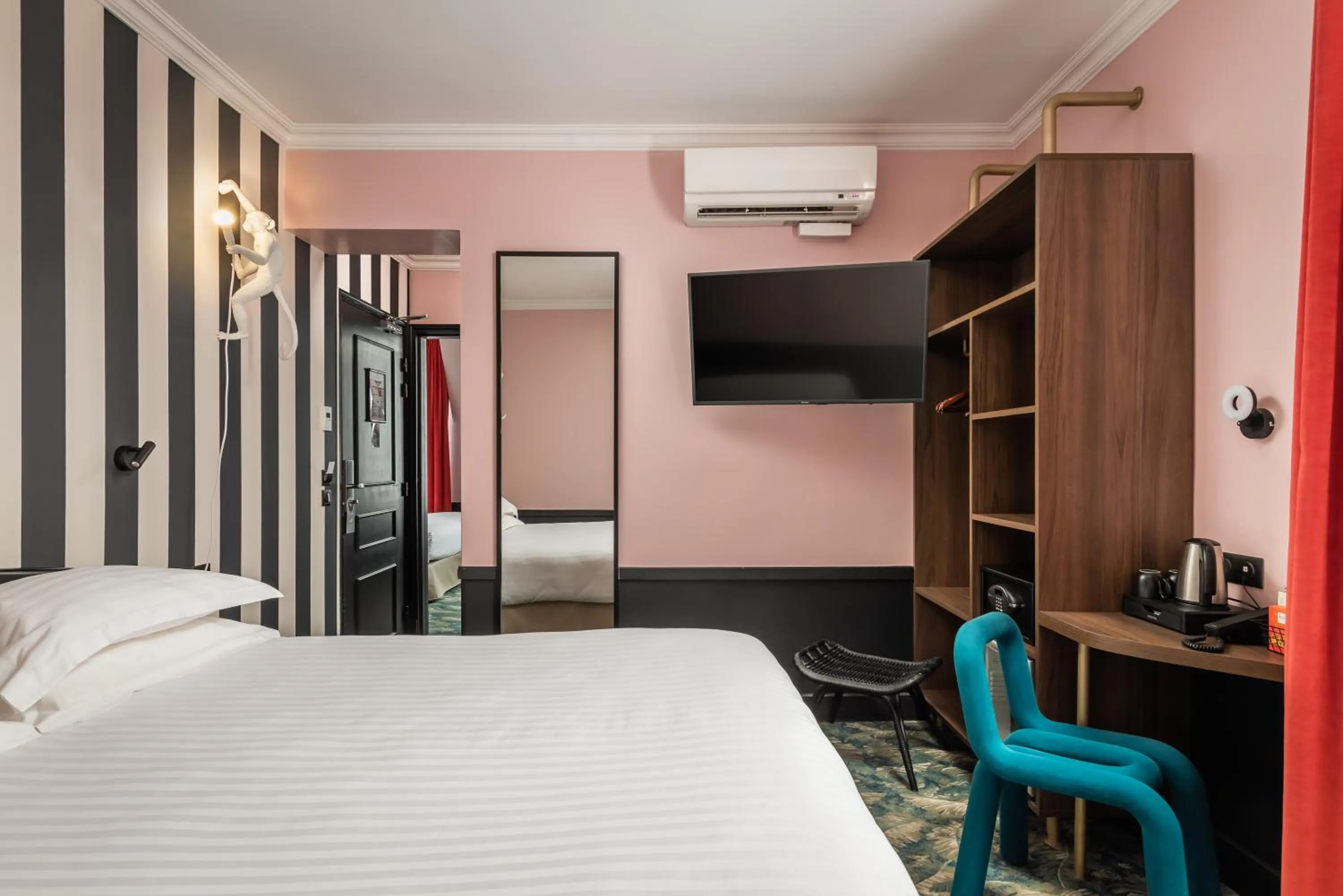 Two Connecting Rooms (3 people) in Hotel Archetype Etoile