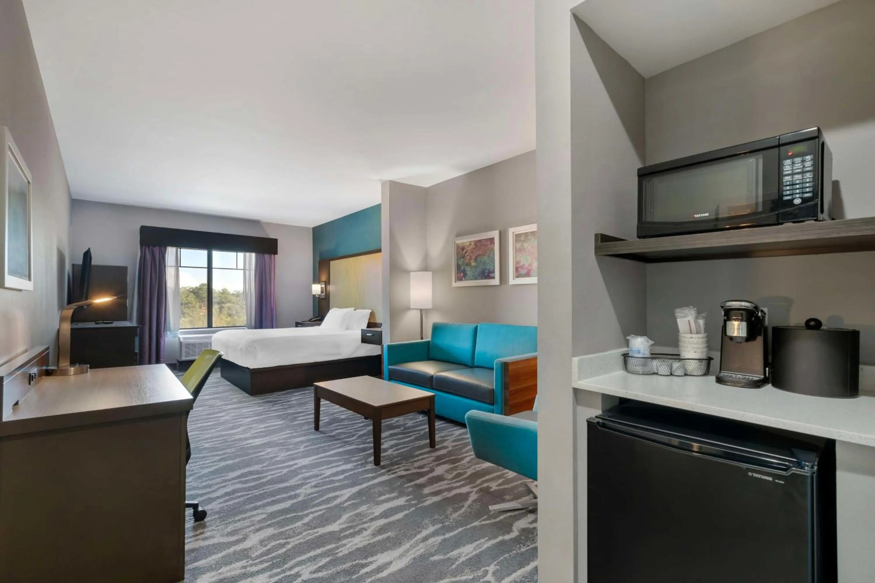 King Suite with Bath Tub - Disability Access/Non-Smoking  in Best Western Plus Ruston Hotel