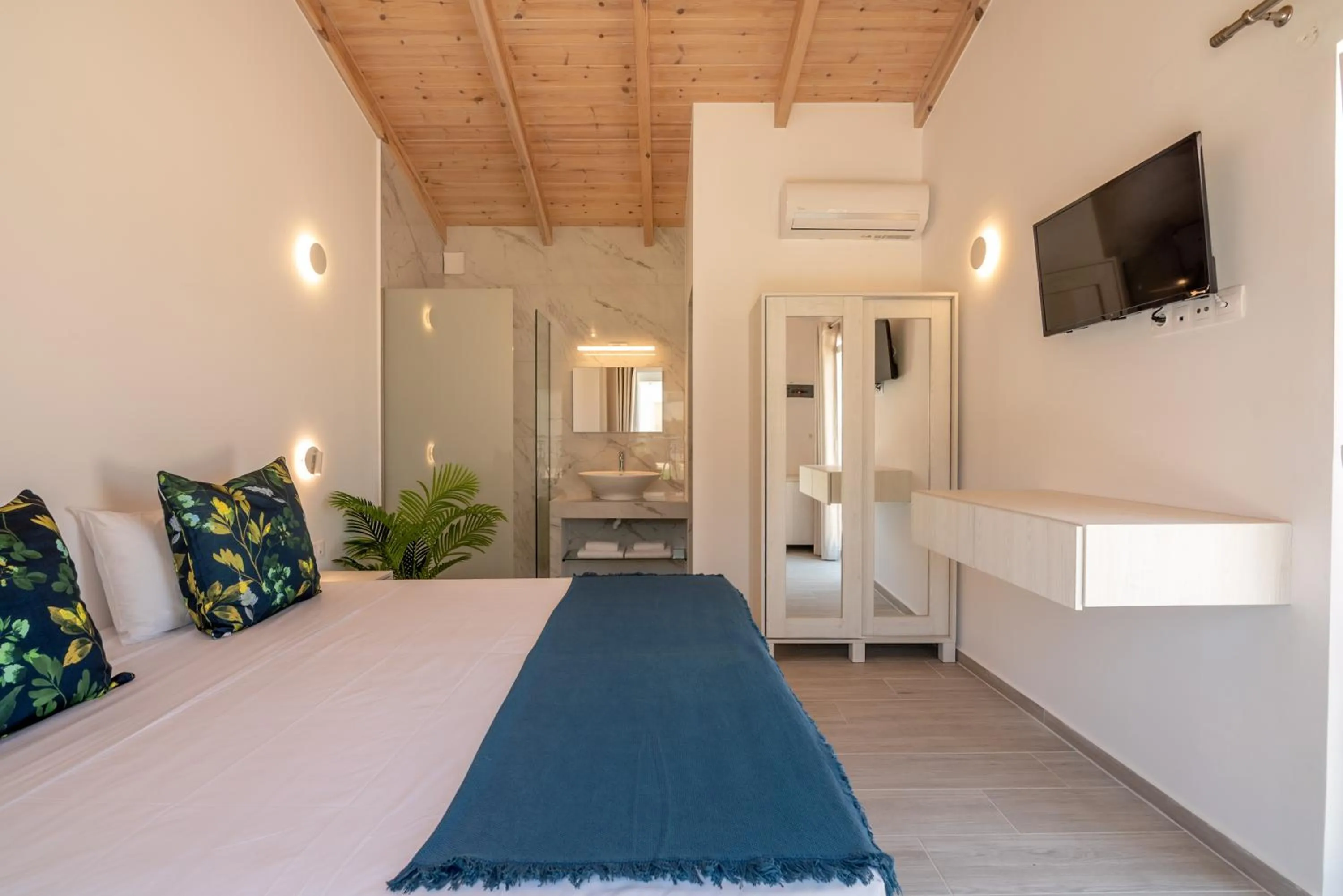 Deluxe Double Room in GT Beach