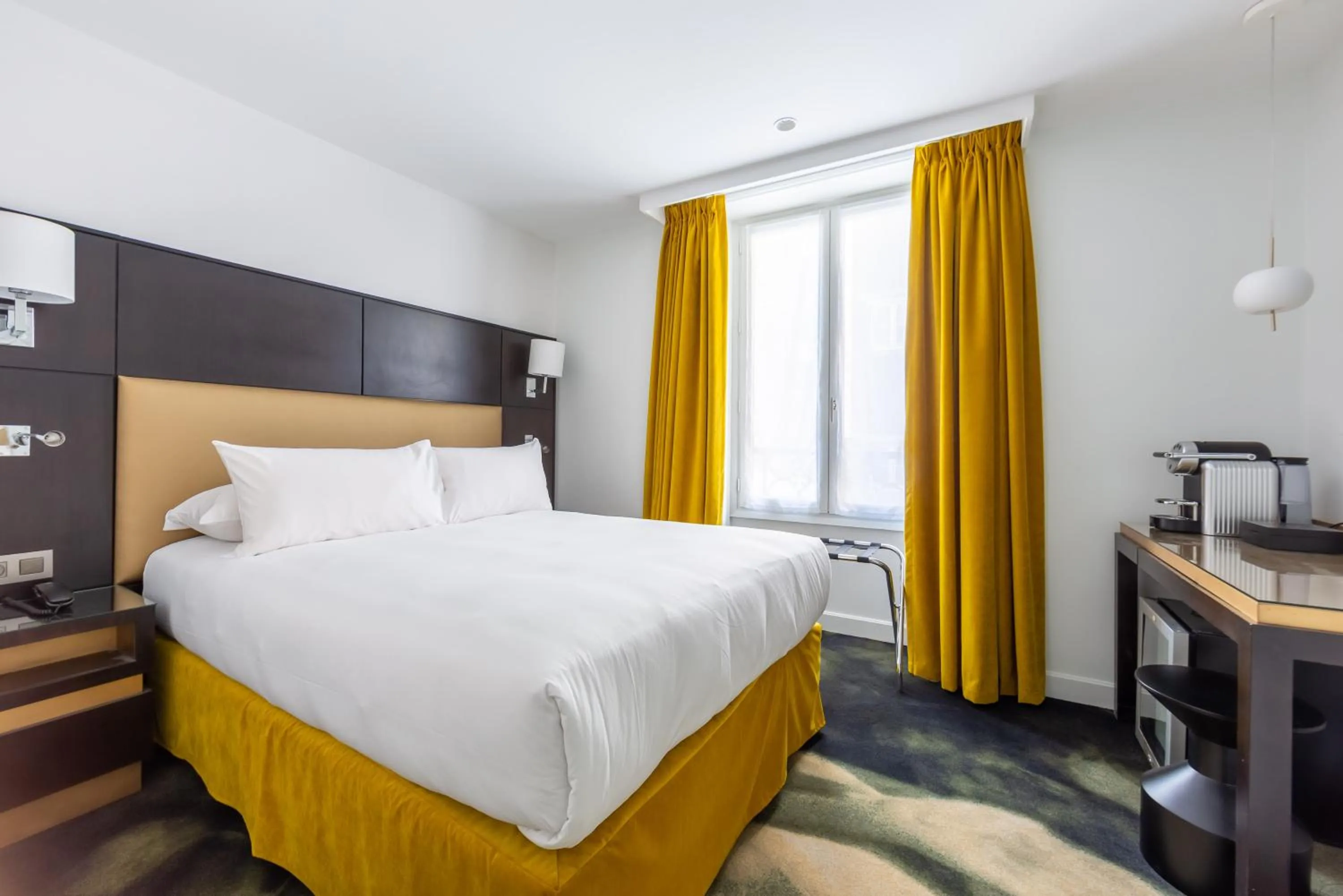 Standard Double Room in LOGIS Hôtel 15 Montparnasse