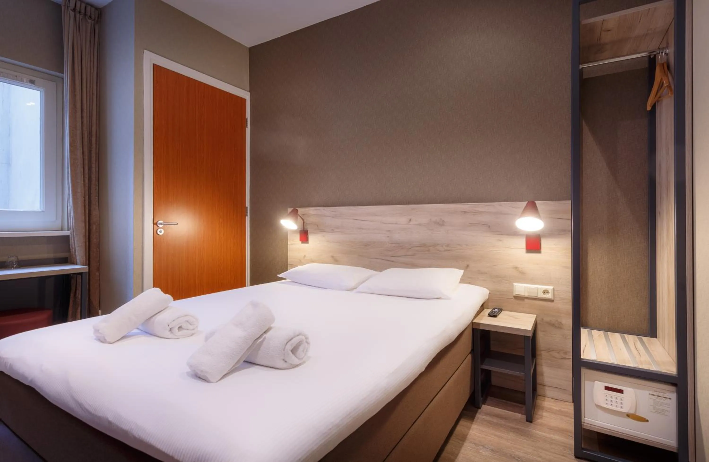 Double Room in Amsterdam Downtown Hotel