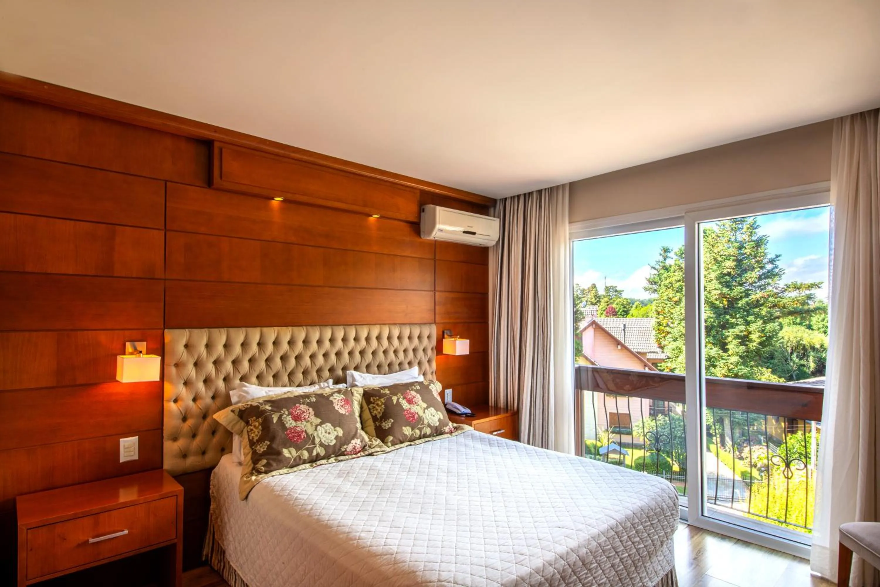 Superior Double Room with City View in Hotel Alpestre