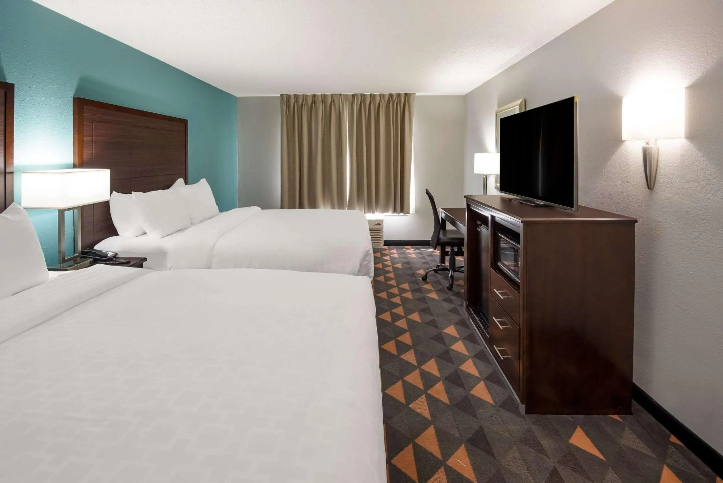 Queen Room with Two Queen Beds - Non-Smoking in Clarion Pointe Indianapolis Northeast