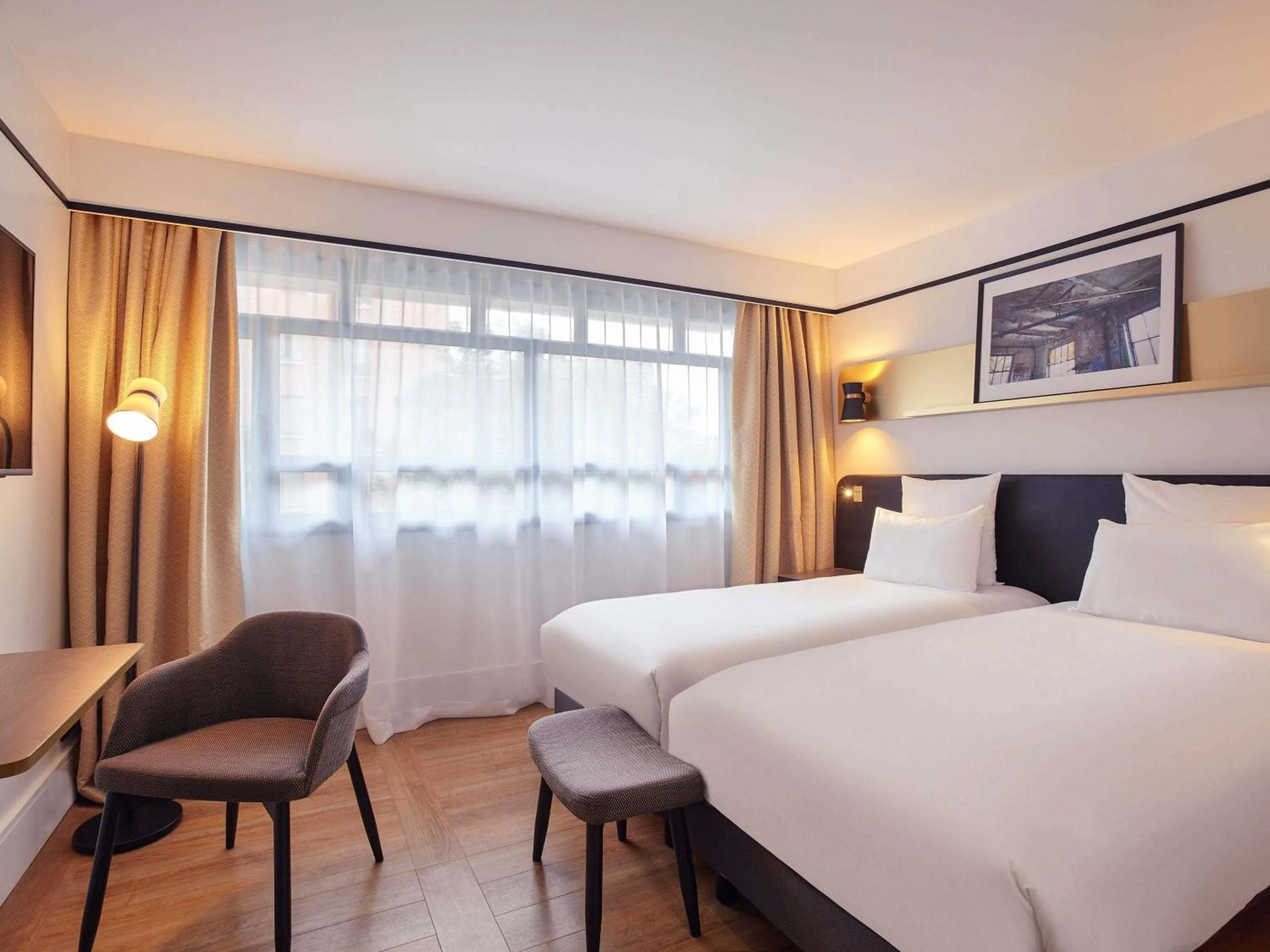 Superior Twin Room in Mercure Paris Saint-Ouen