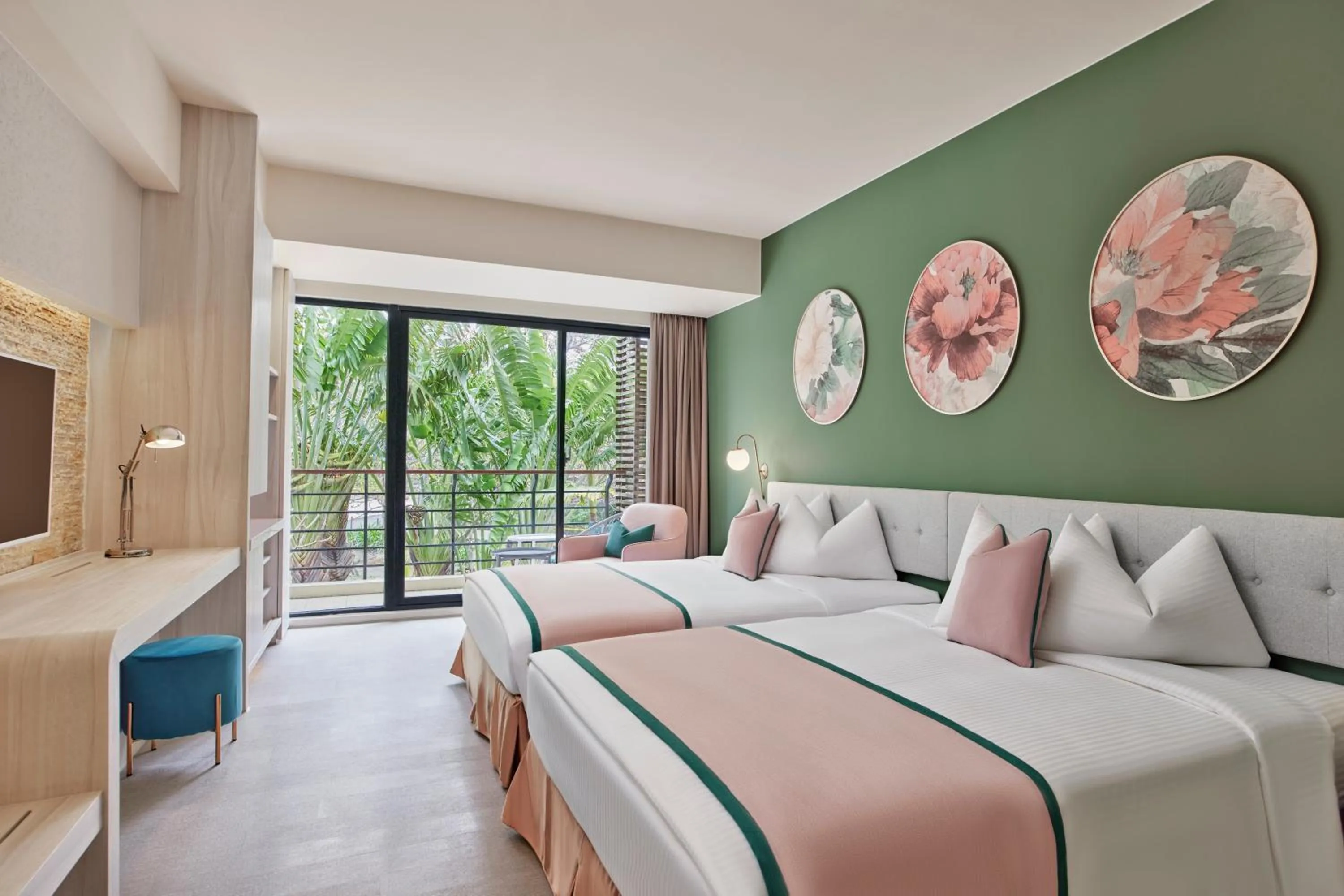 Deluxe Guest Room with Balcony in Caesar Park Hotel Kenting