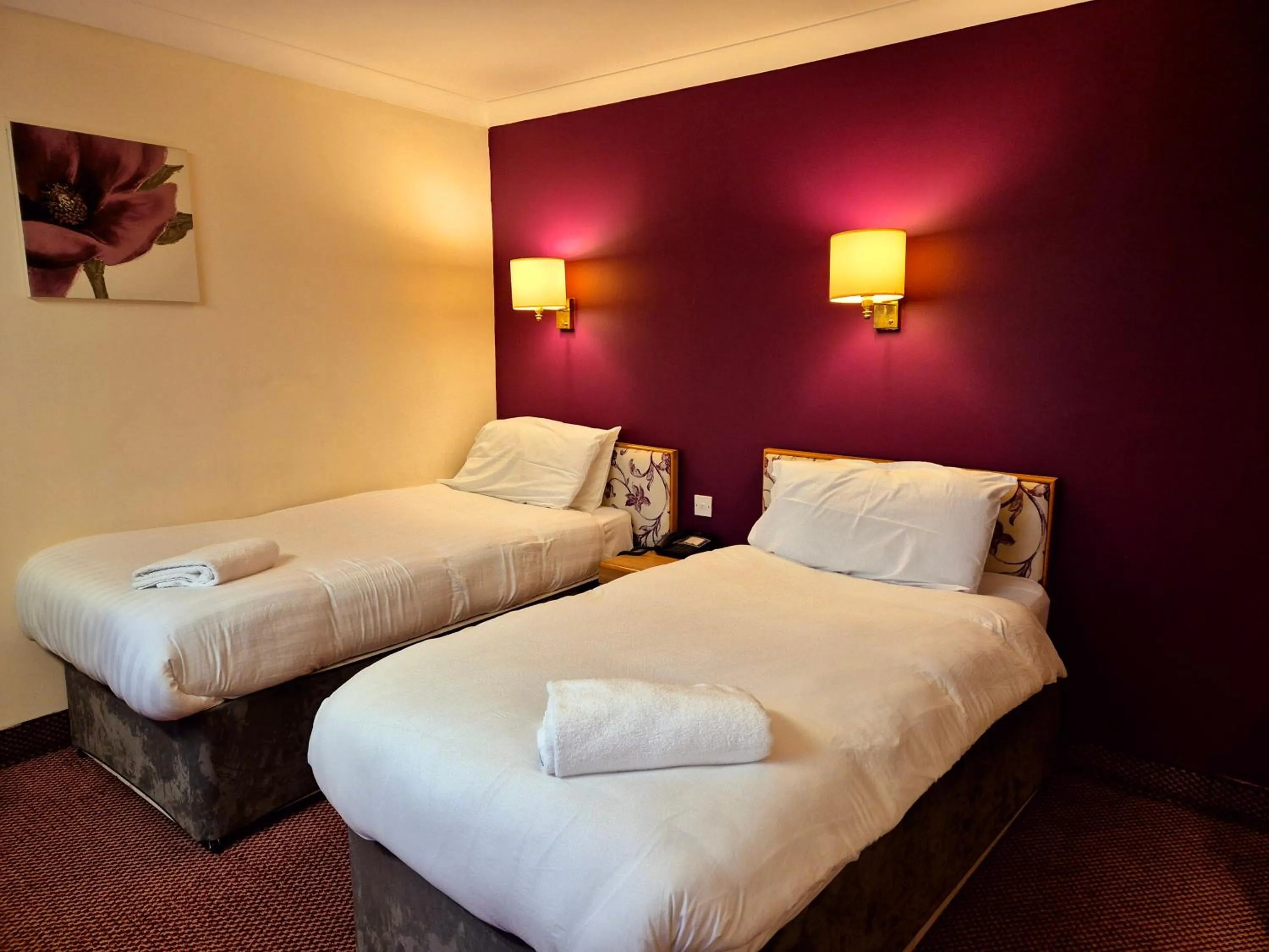 UA Twin Wet Room in Supreme Inn Boston