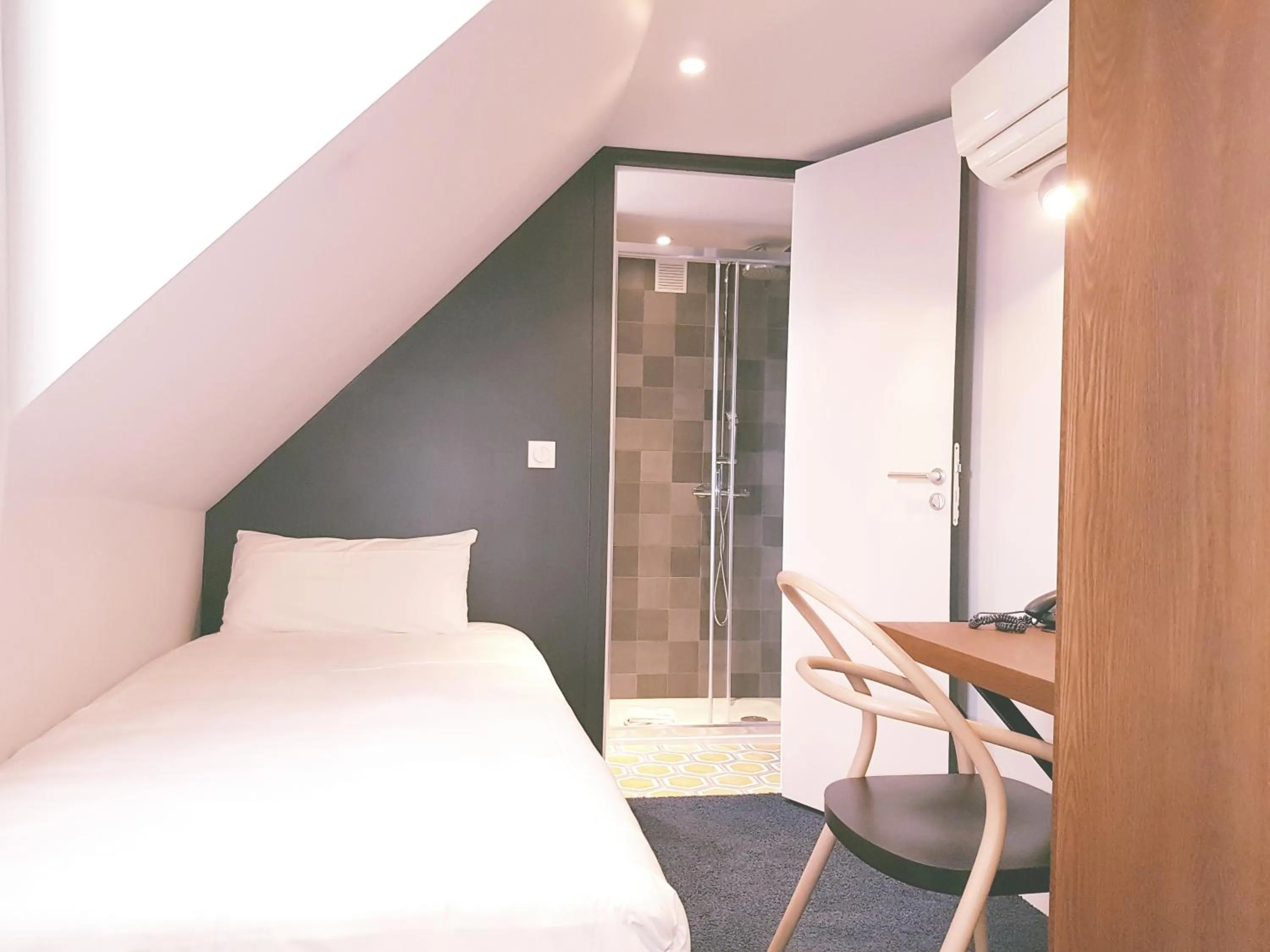 Single Room in WIT Hotel