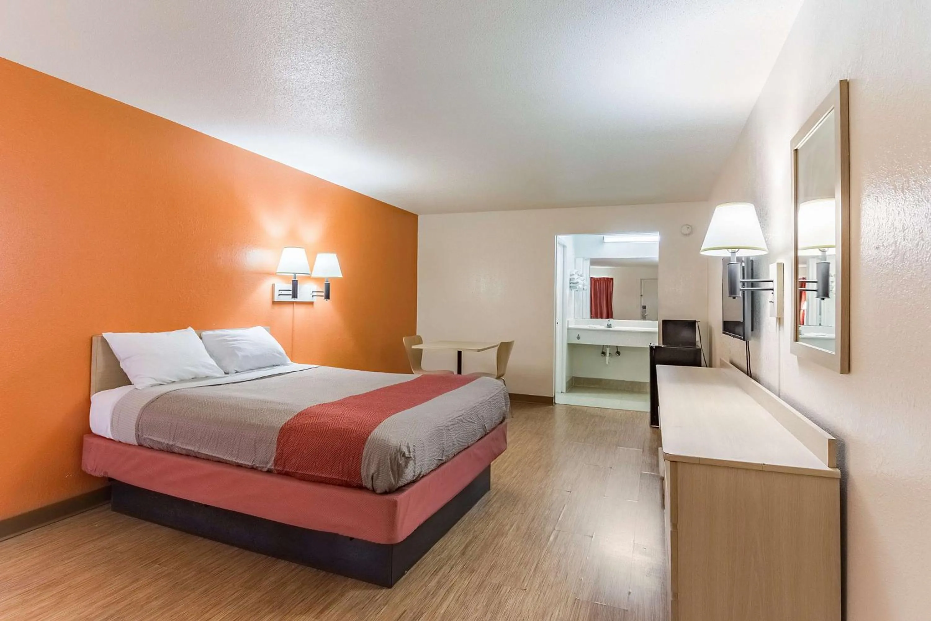 King Room - single occupancy - Non-Smoking in Motel 6-Raleigh, NC - Cary